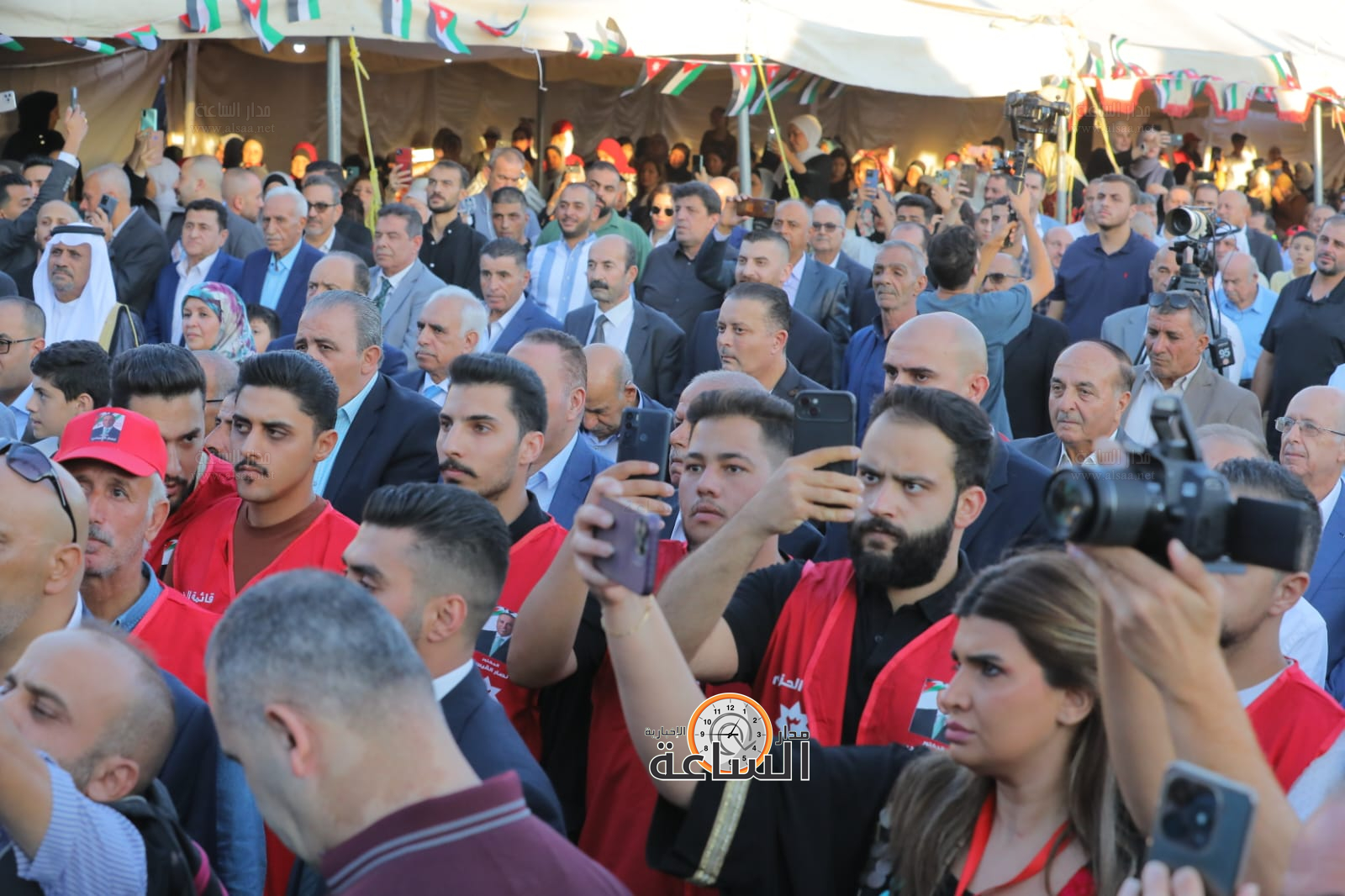 Madar Al-Saa Images 0.816687578906717