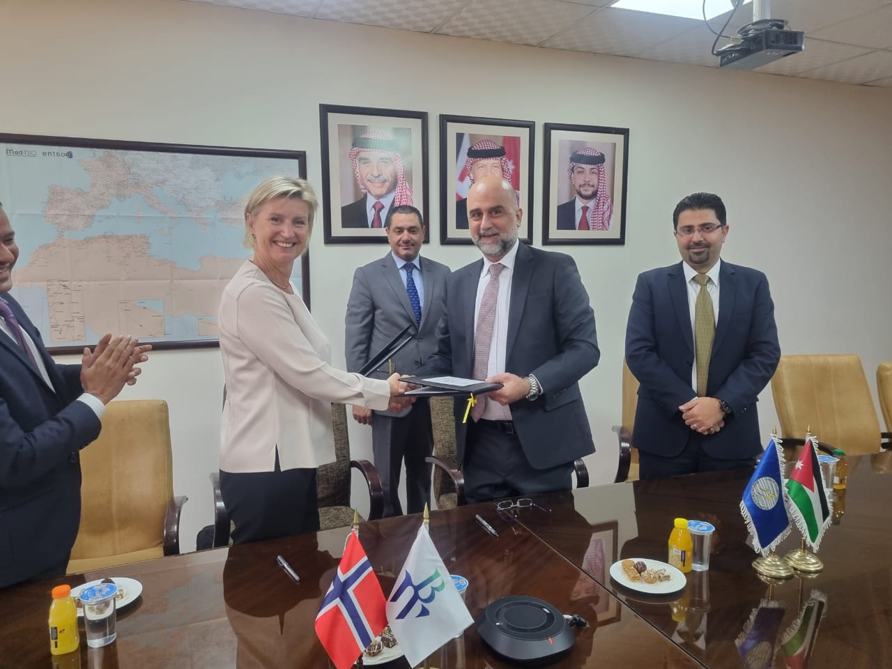 Madar Al-Saa Images 0.6894844381658822