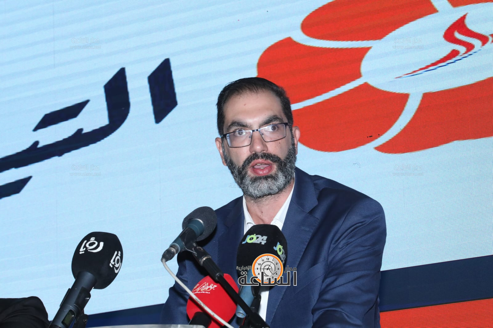 Madar Al-Saa Images 0.36448506747993115