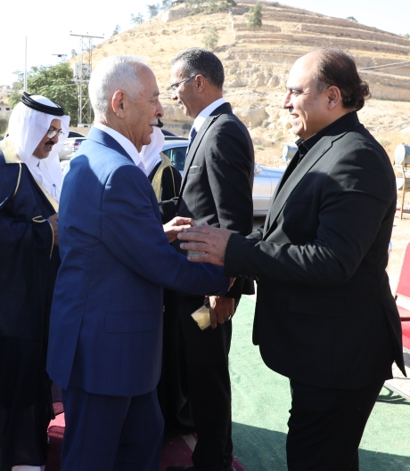 Madar Al-Saa Images 0.5960606475505512