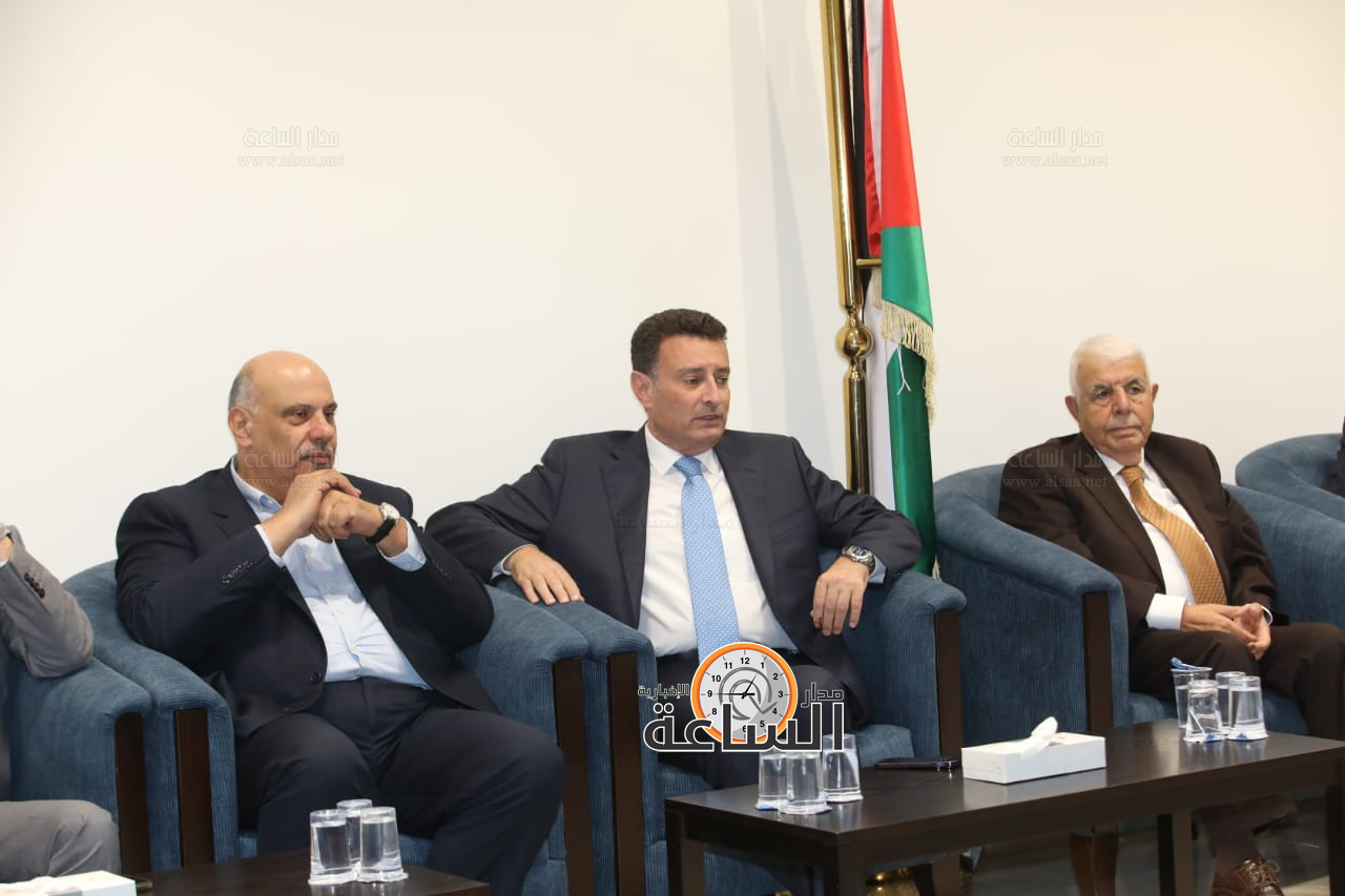 Madar Al-Saa Images 0.8741272323501974