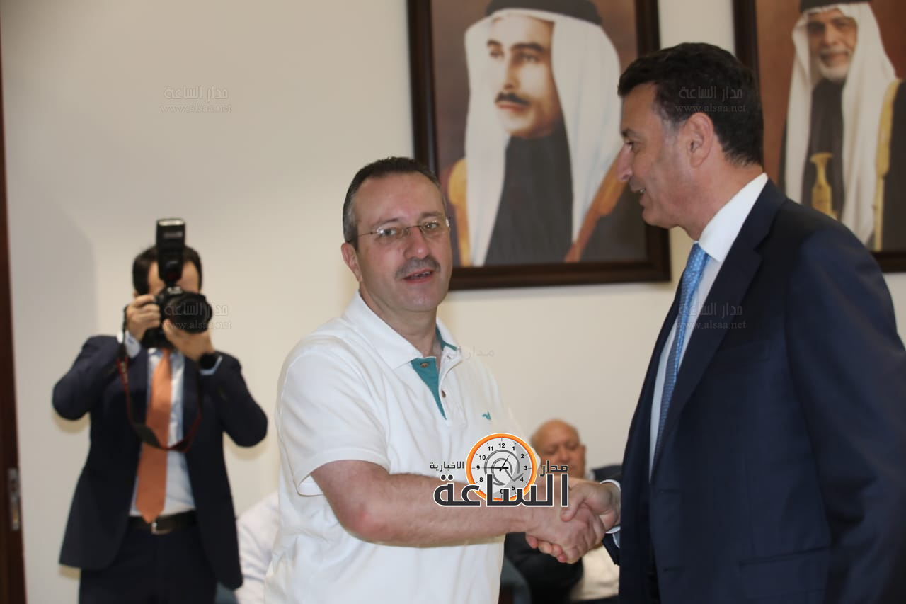 Madar Al-Saa Images 0.45445441238212236