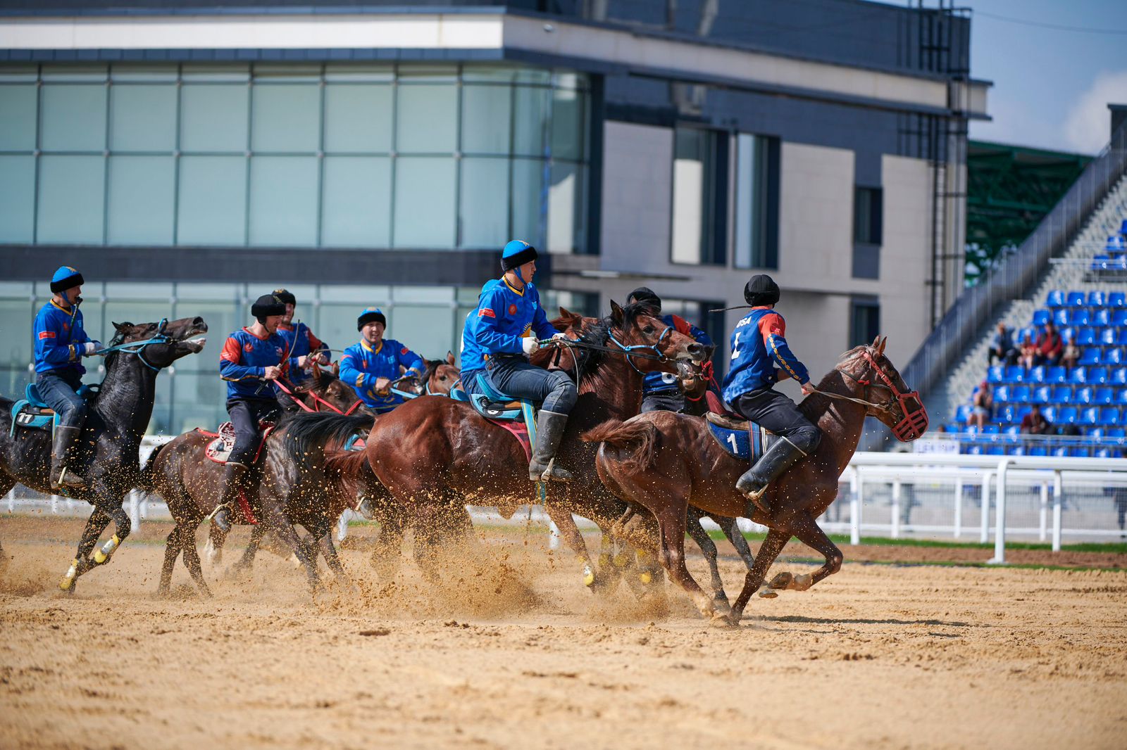 Madar Al-Saa Images 0.6378116049558684