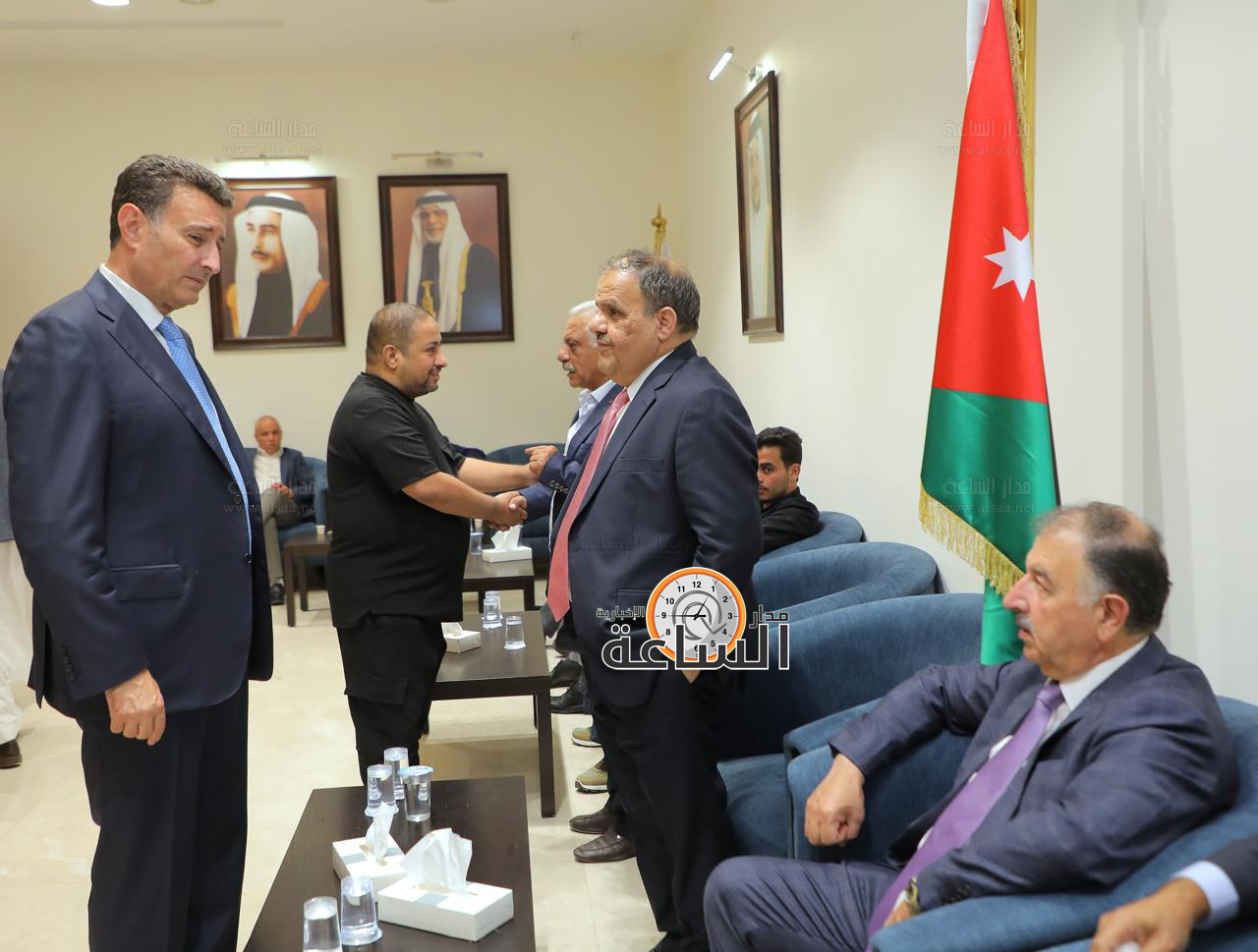 Madar Al-Saa Images 0.9524368855103251