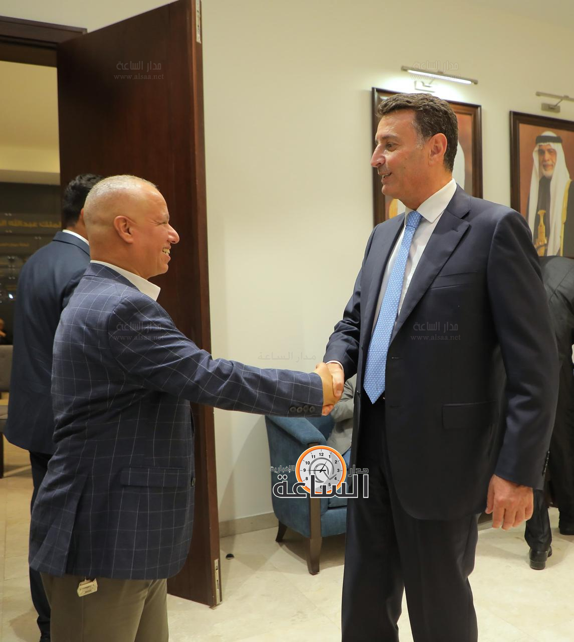 Madar Al-Saa Images 0.7016365500000401