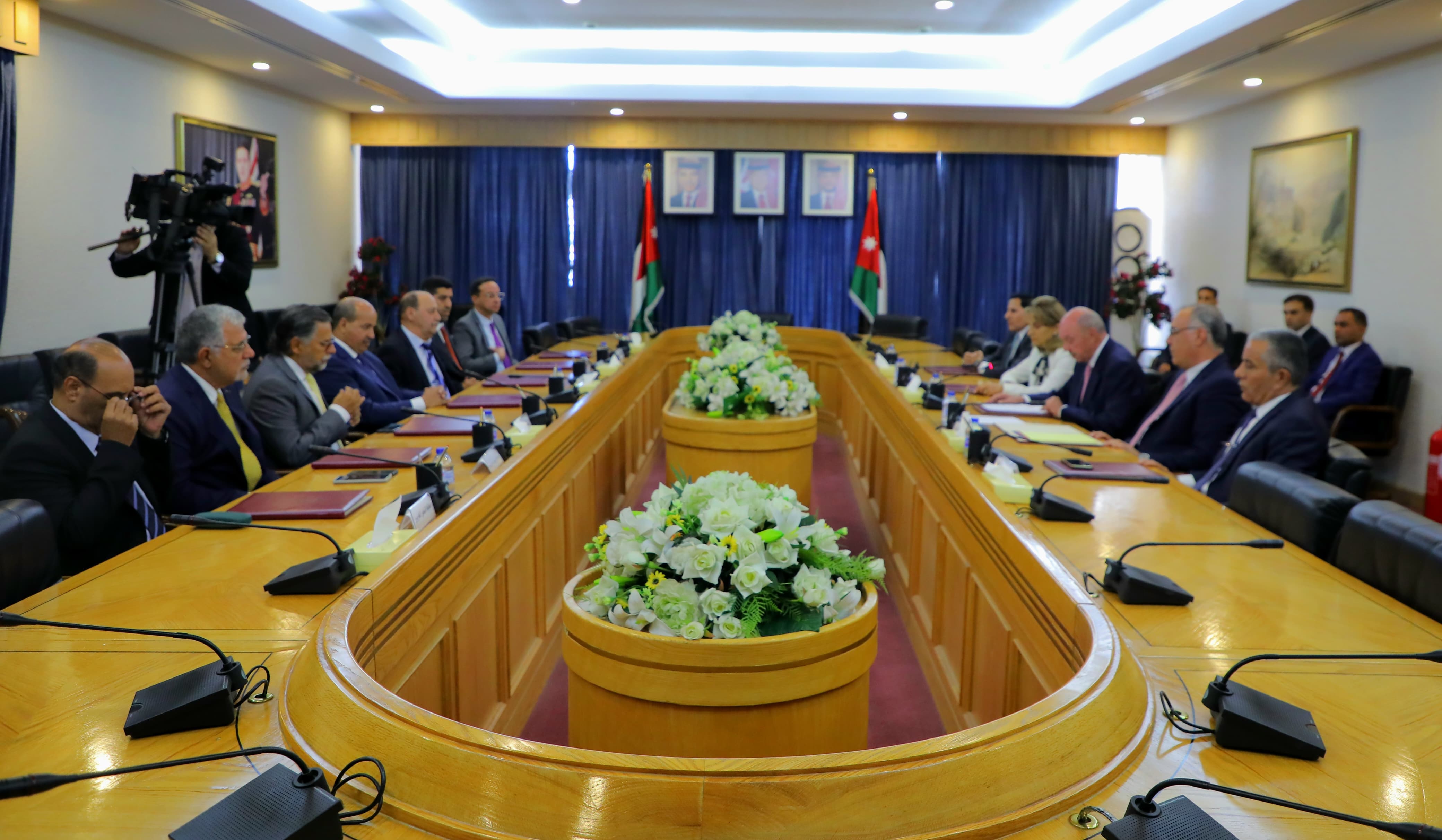 Madar Al-Saa Images 0.8738982761789635