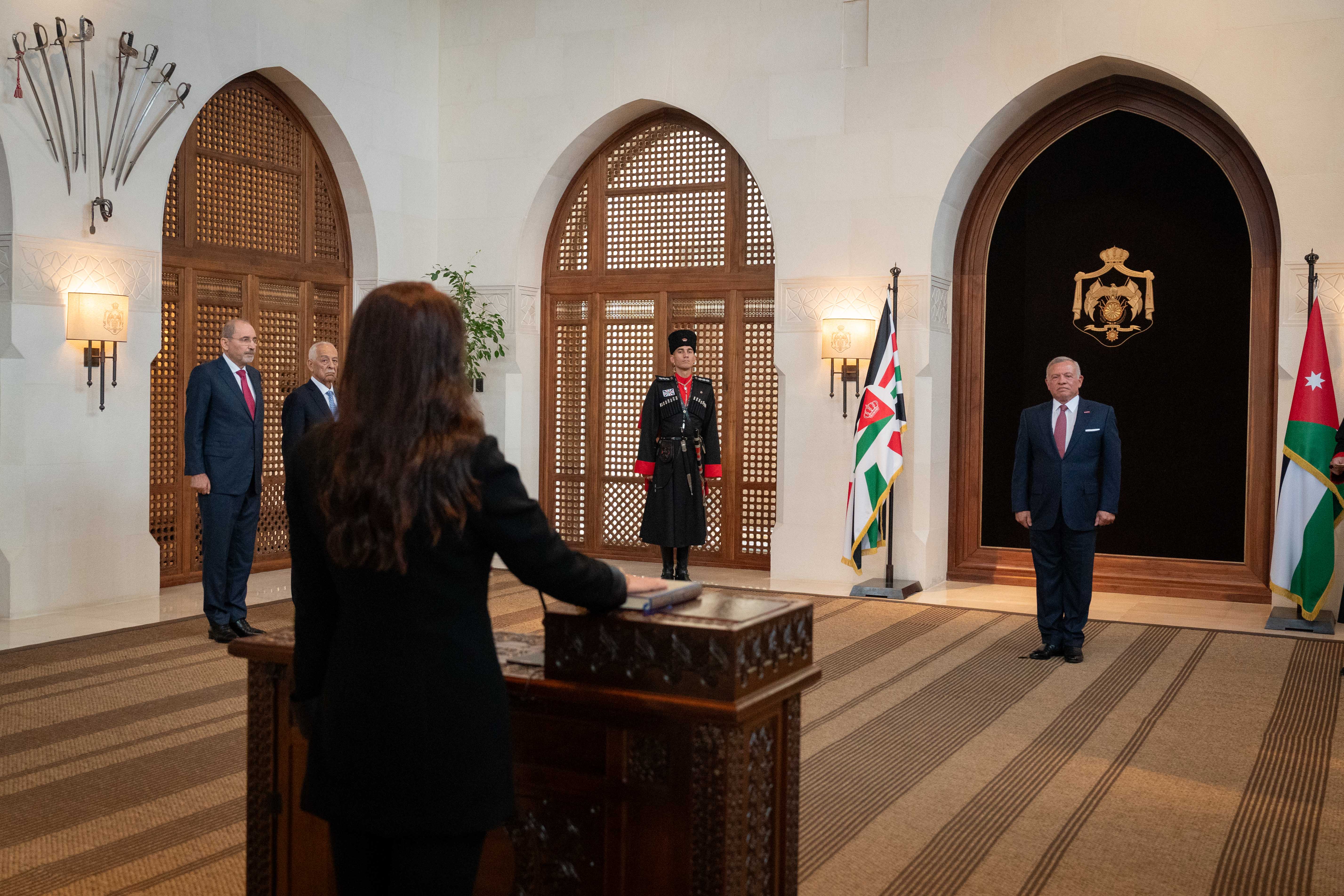 ثروه النعيمات تؤدي اليمين القانونية أمام جلالة الملك عبدالله الثاني بمناسبة تعيينها سفيرا فوق العادة ومفوضا للمملكة لدى سلطنة عُمان
