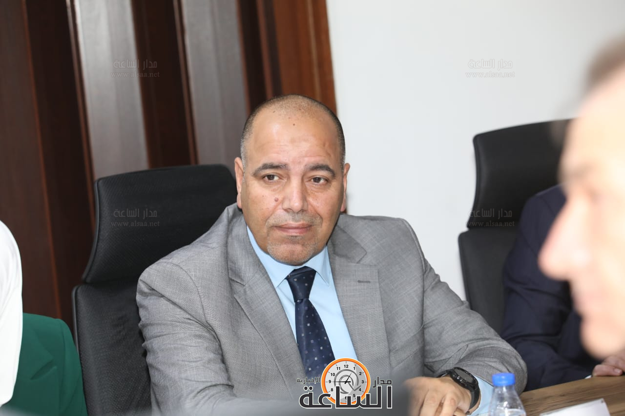 Madar Al-Saa Images 0.9899363760014868