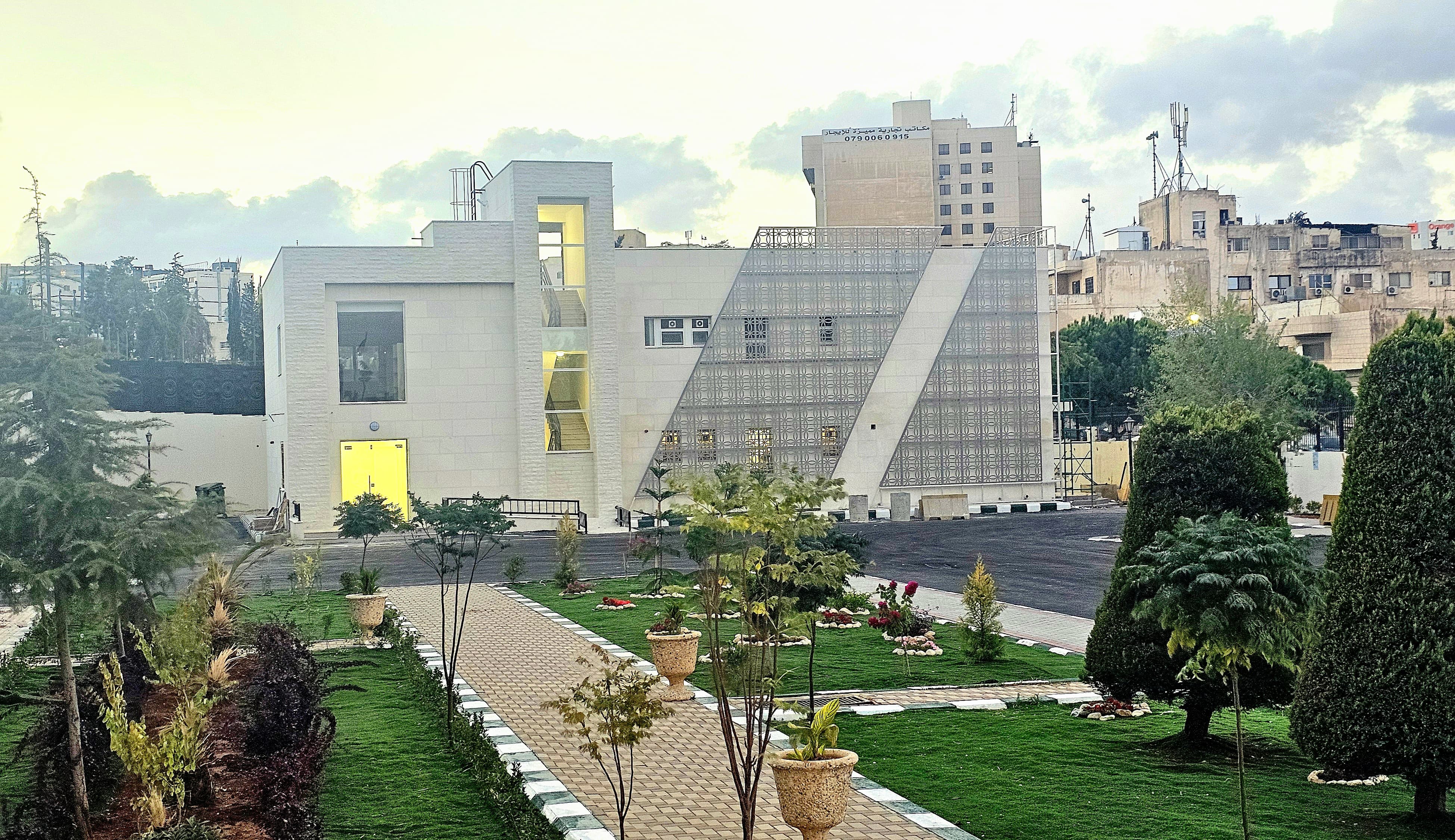 Madar Al-Saa Images 0.5250298125552406