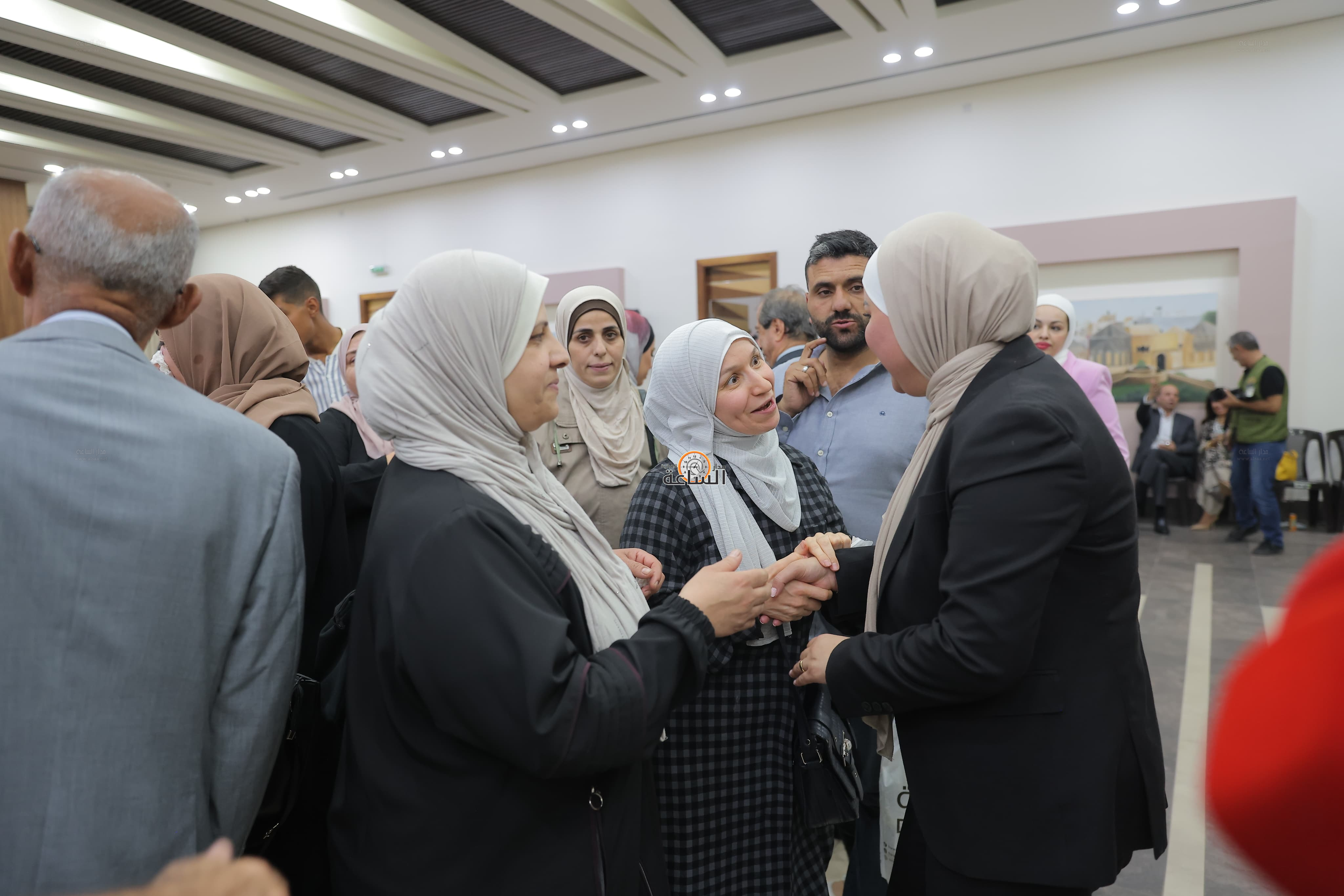 Madar Al-Saa Images 0.2739140324036675