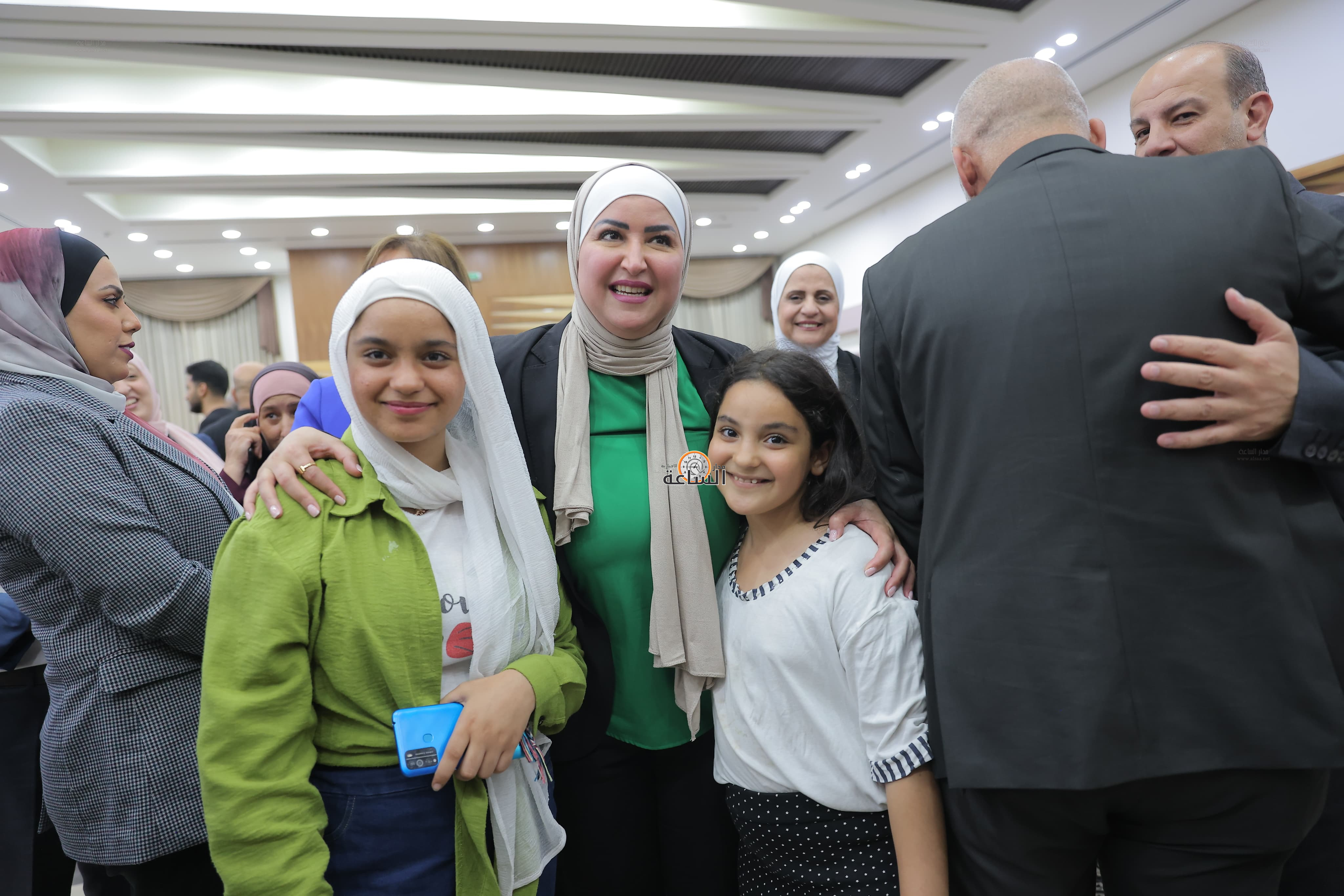 Madar Al-Saa Images 0.015766486348498754