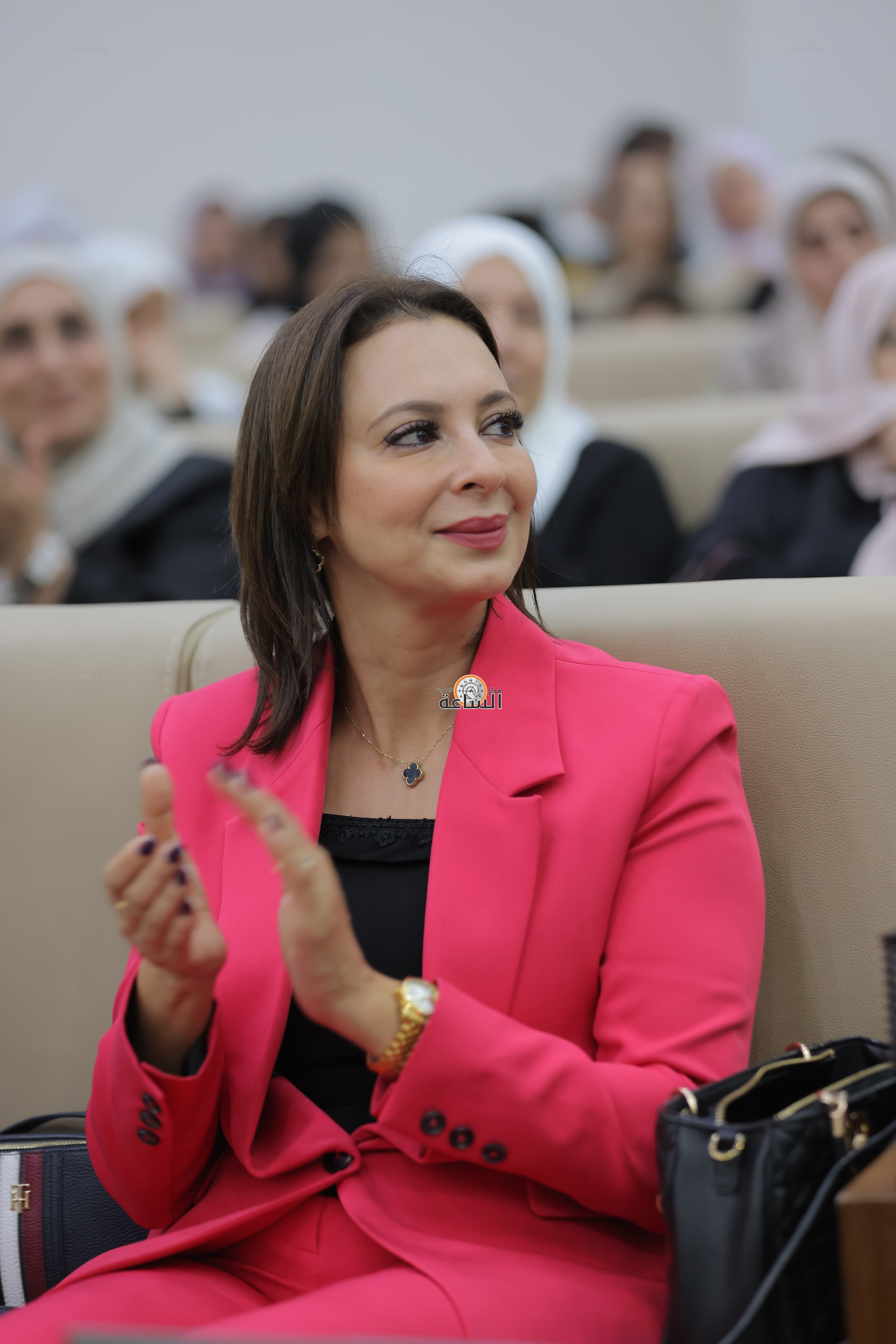 Madar Al-Saa Images 0.11832424703334343