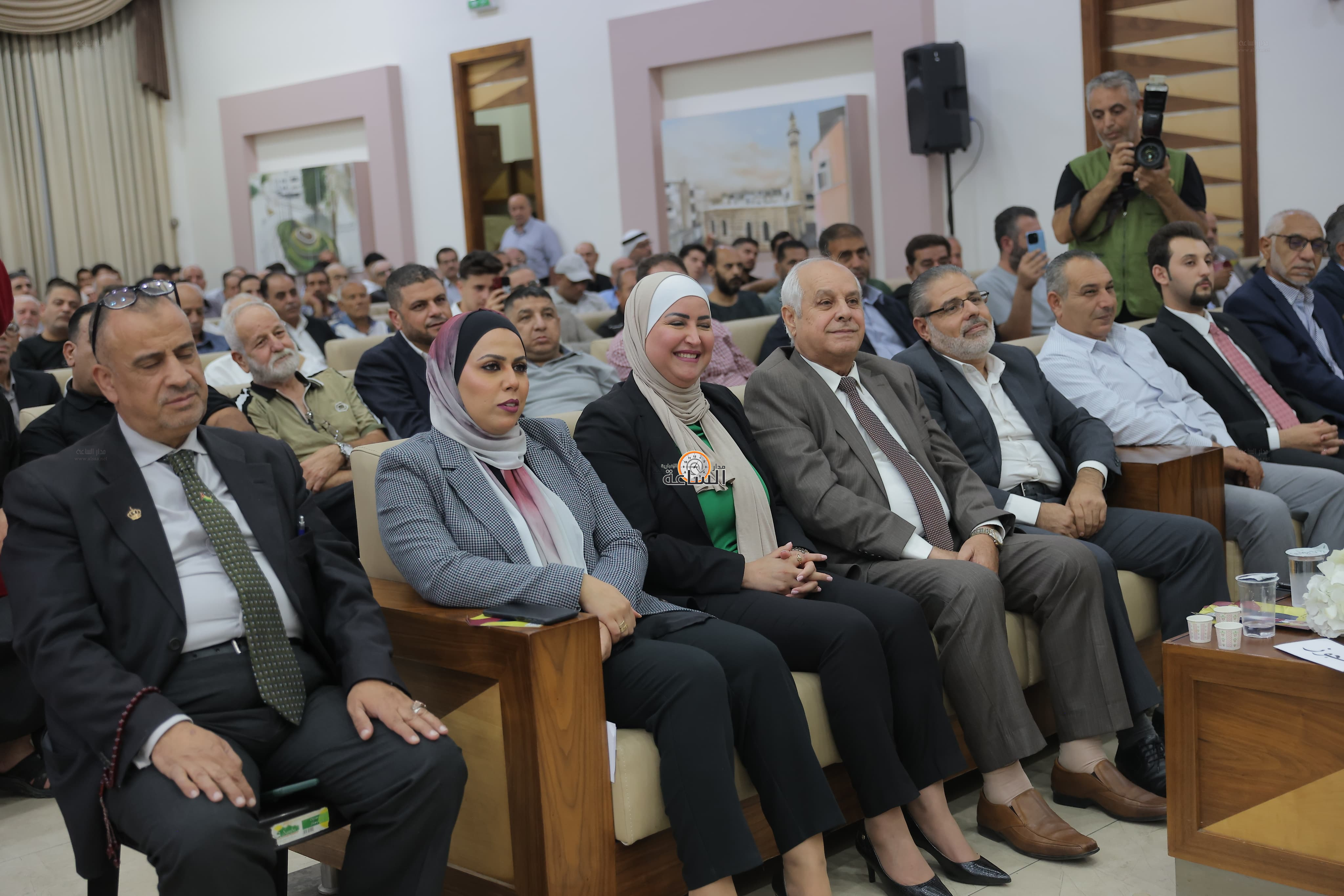 Madar Al-Saa Images 0.1642325222489749