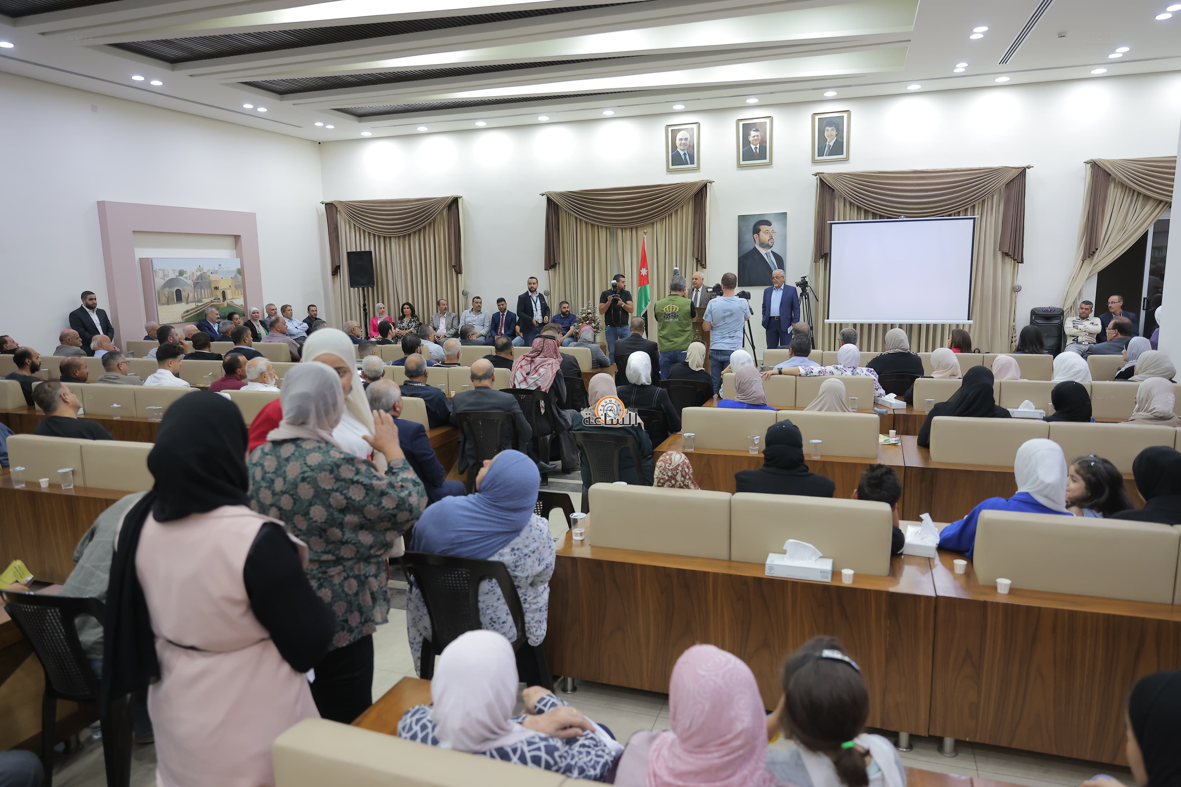 Madar Al-Saa Images 0.47579491604760715