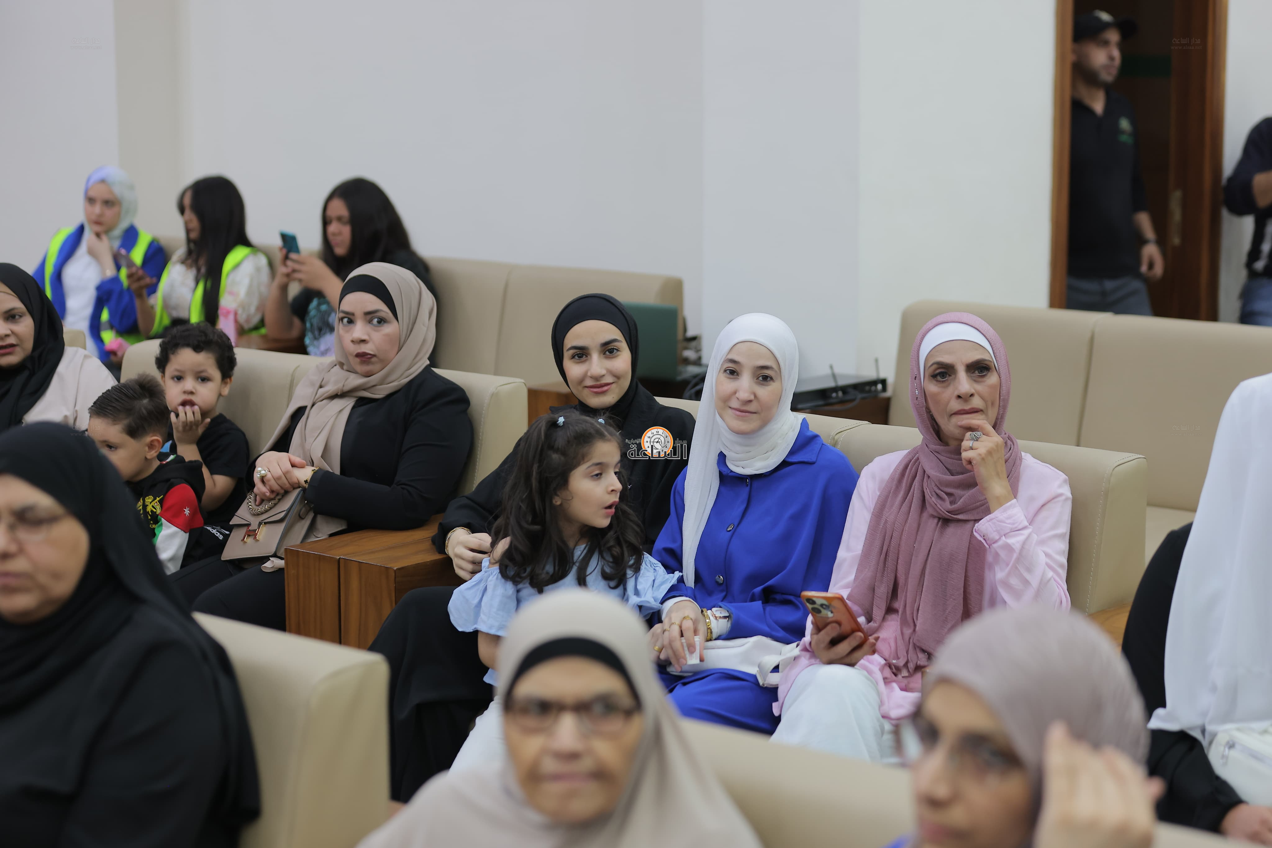 Madar Al-Saa Images 0.8601670601631812