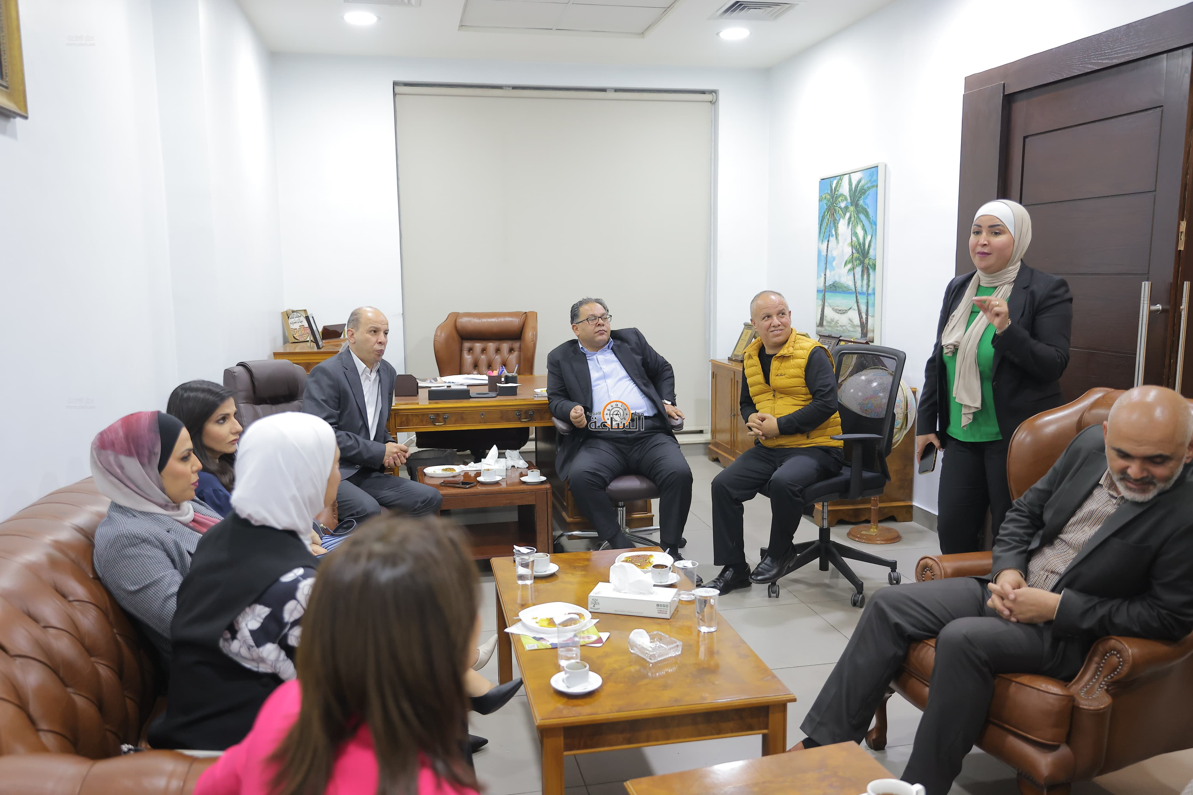 Madar Al-Saa Images 0.15580338618623468