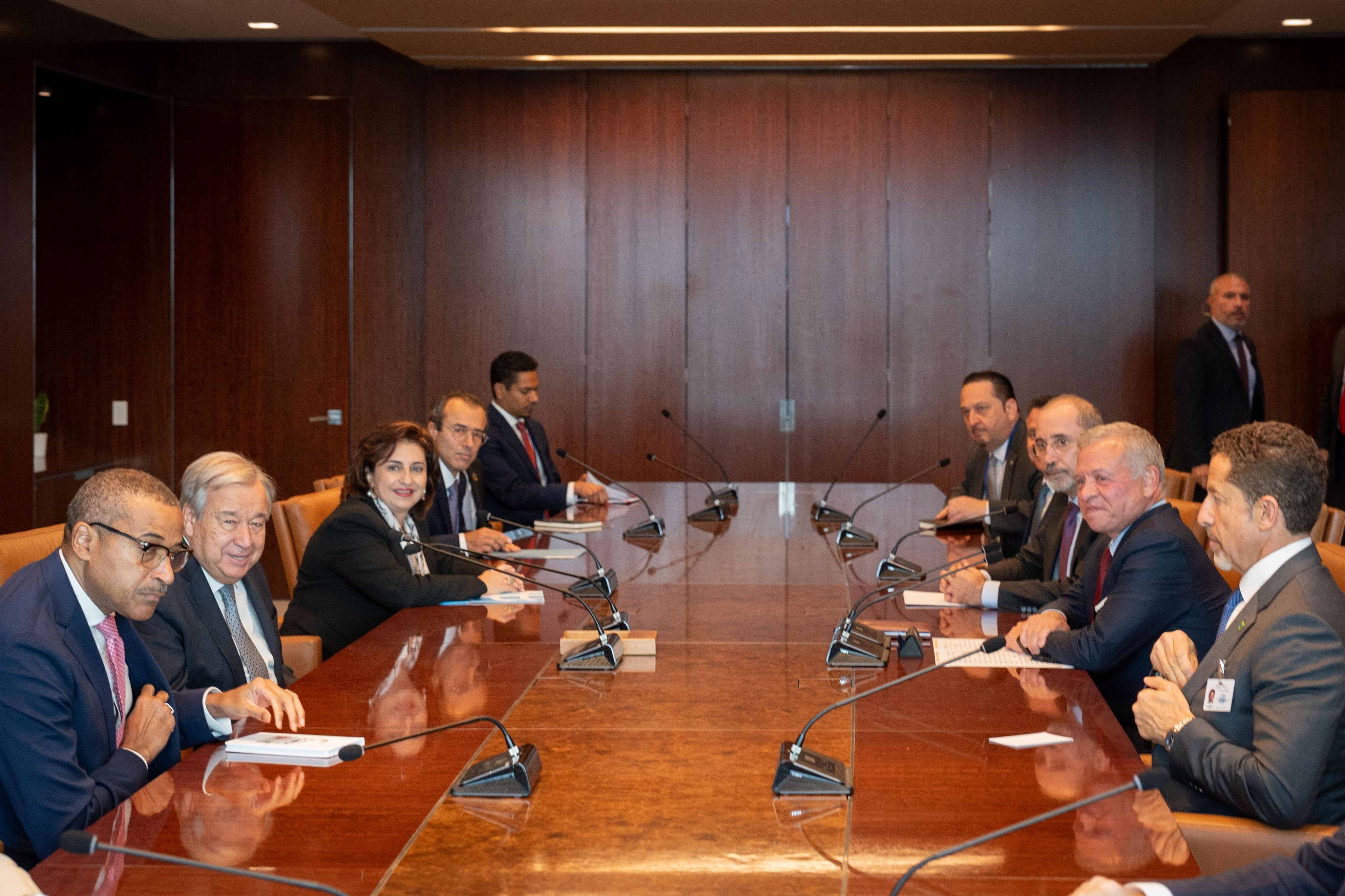 Madar Al-Saa Images 0.34852591621940143