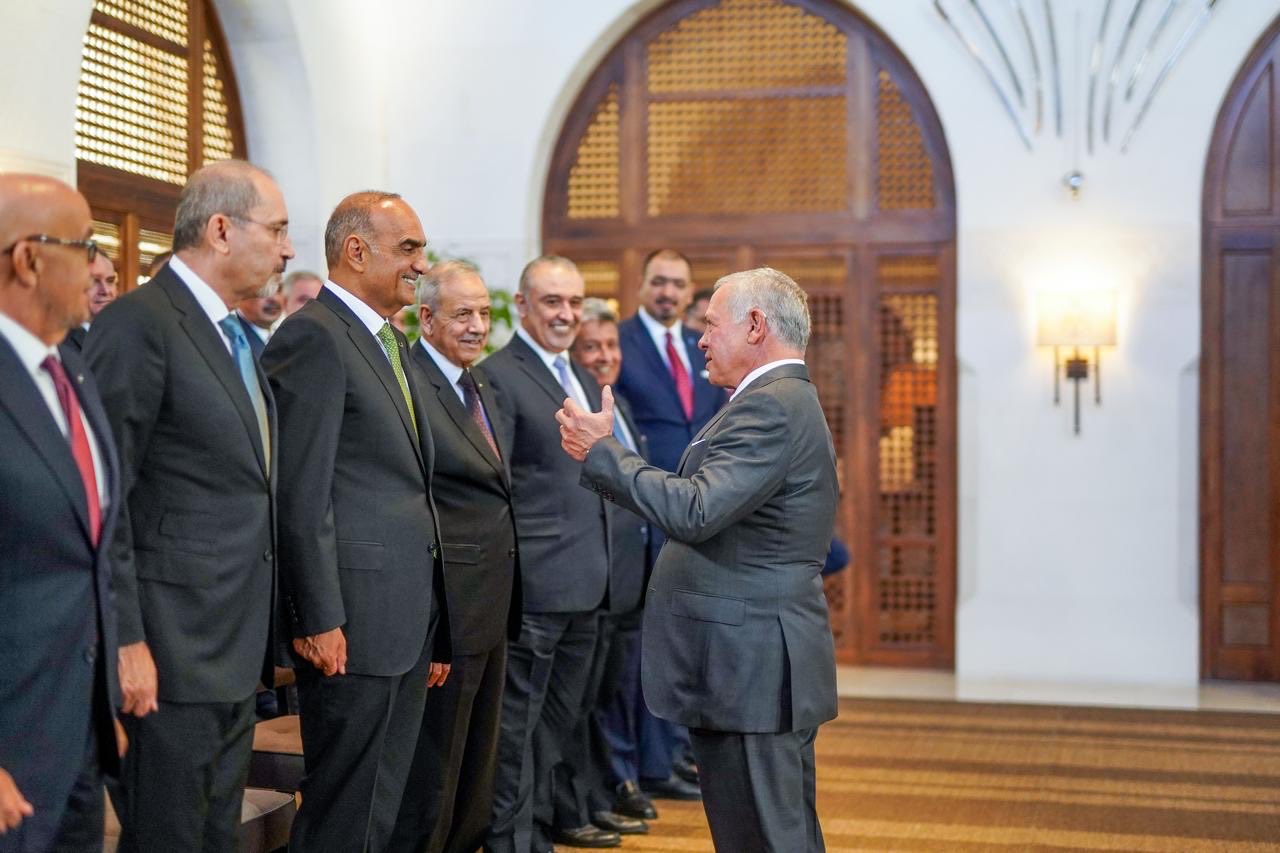 Madar Al-Saa Images 0.5236798153174227