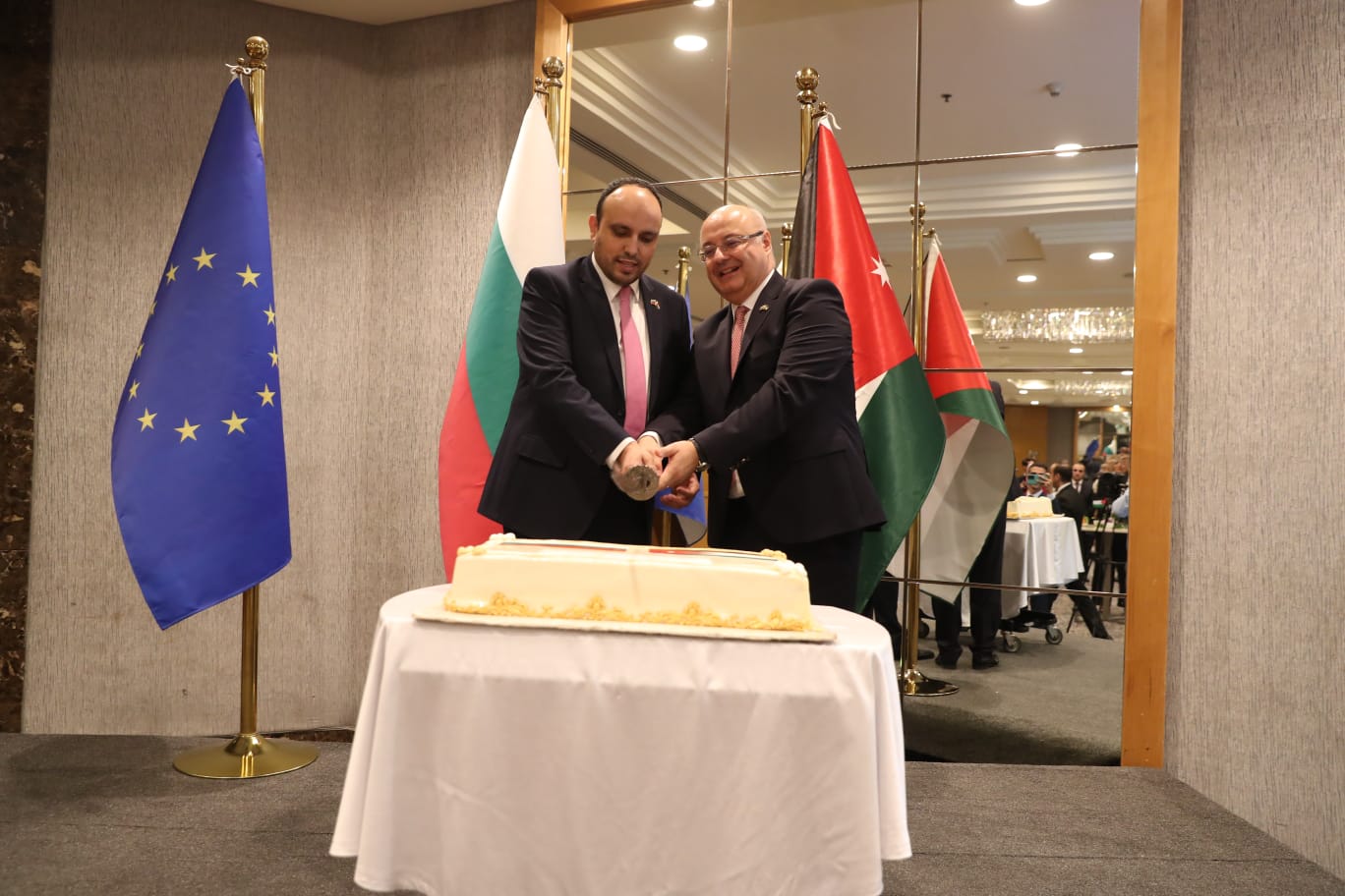 Madar Al-Saa Images 0.84796863354726