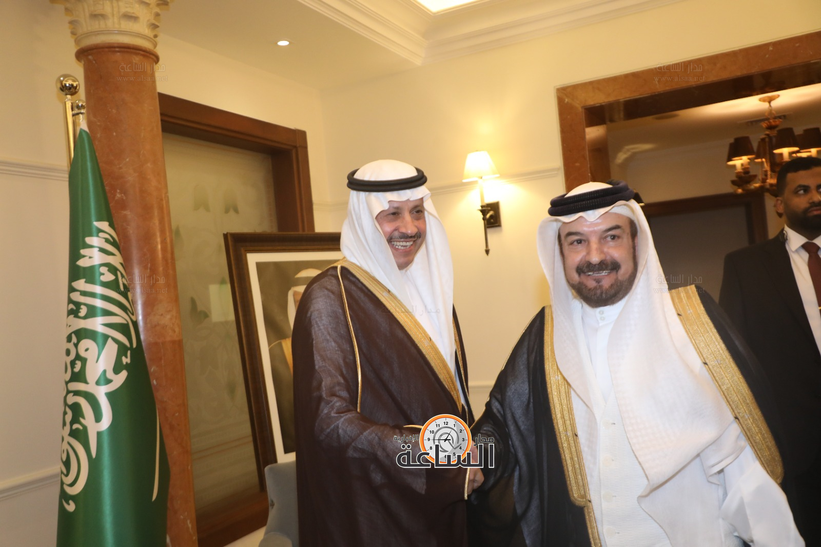 Madar Al-Saa Images 0.40426172252678594