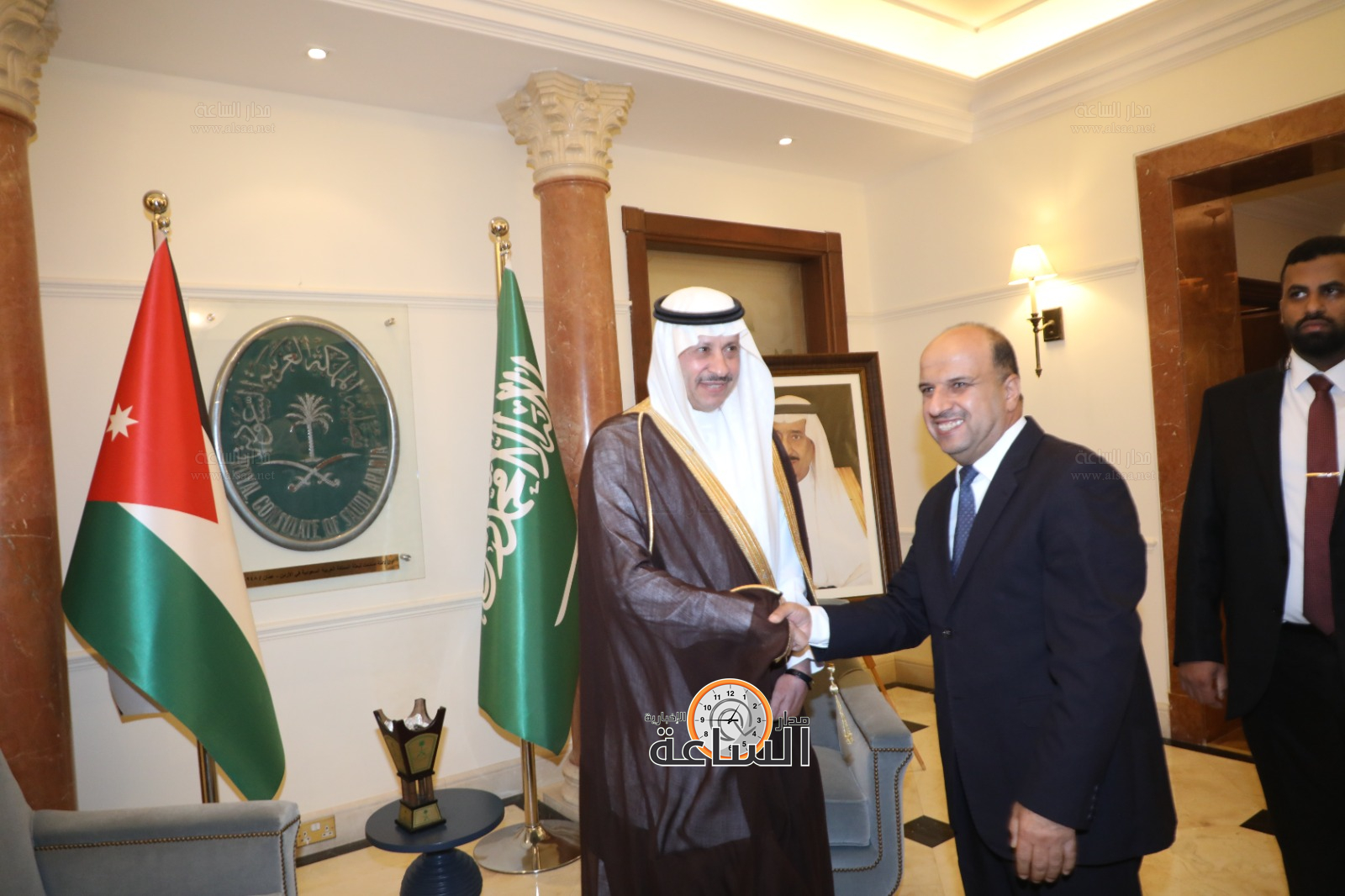 Madar Al-Saa Images 0.9978777840487298