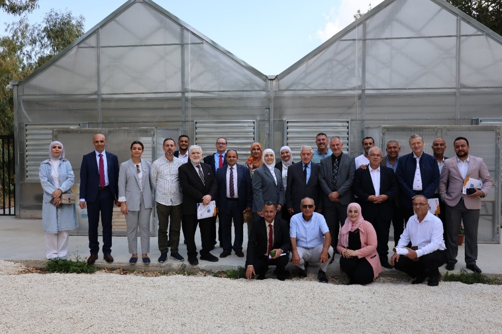 Madar Al-Saa Images 0.24237208926071463