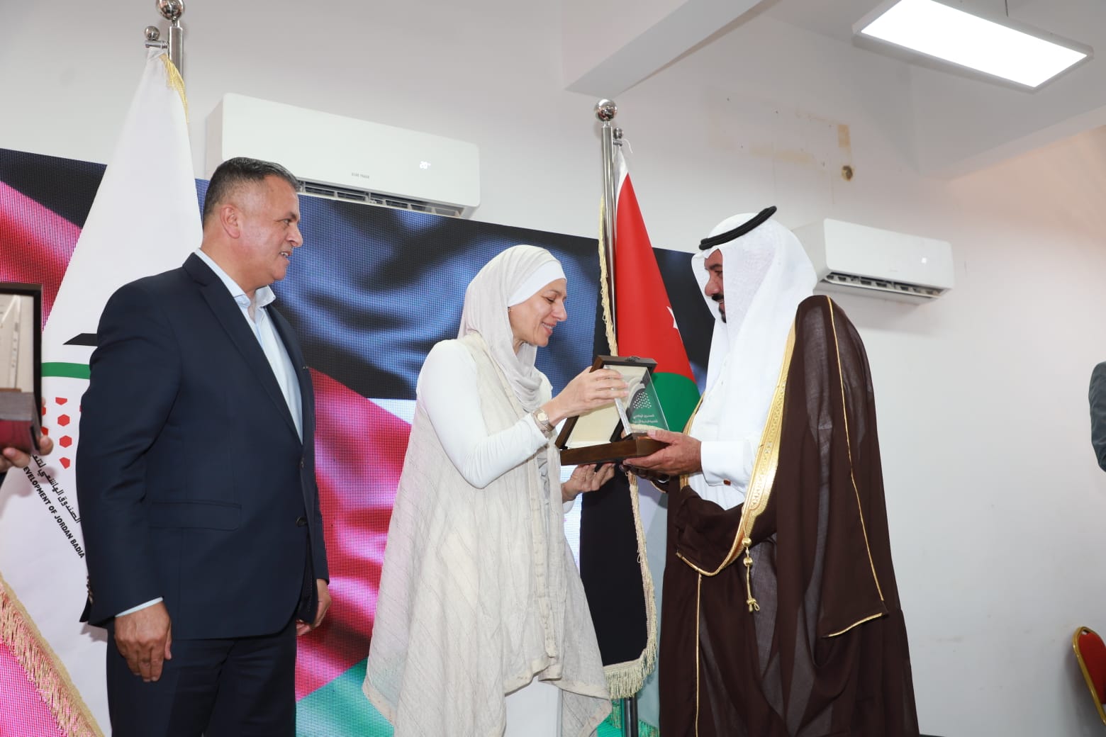 Madar Al-Saa Images 0.024540217179736423