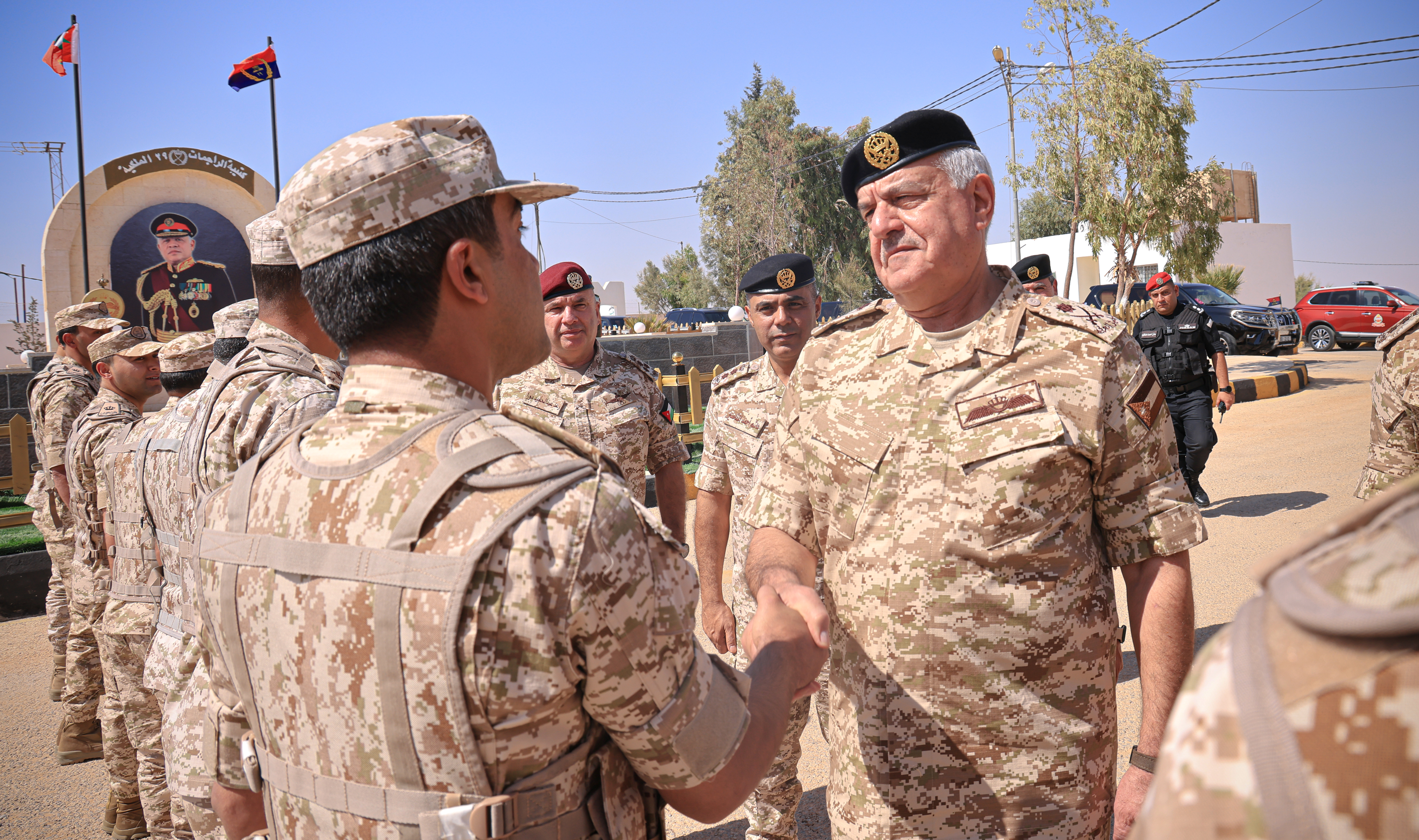 Madar Al-Saa Images 0.005745257311332352