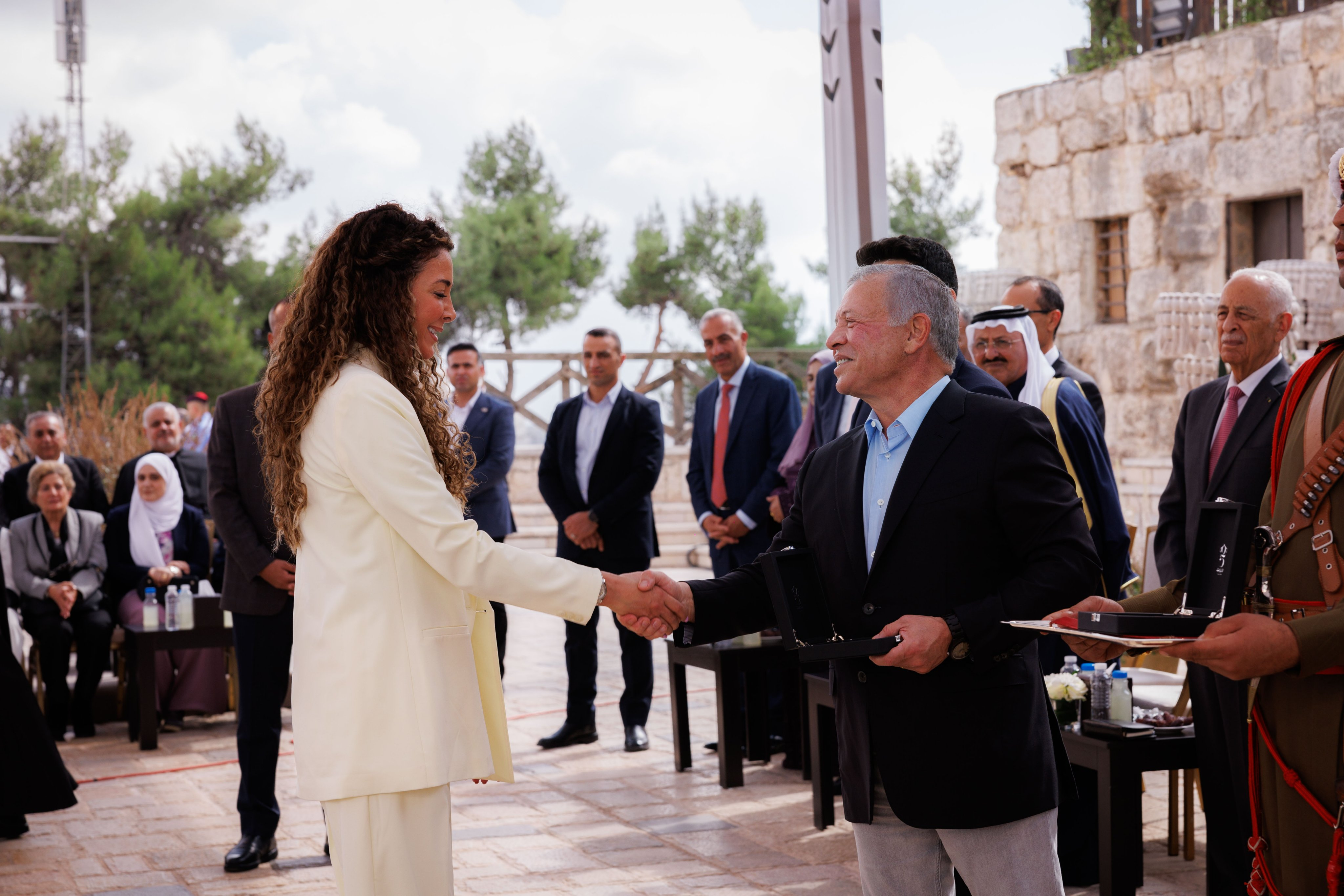 Madar Al-Saa Images 0.6499128898899487