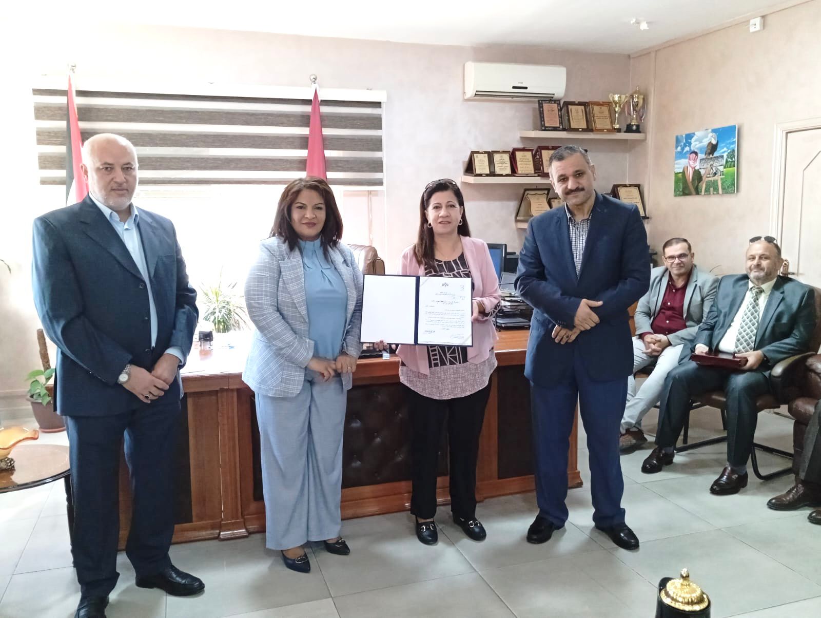 Madar Al-Saa Images 0.9192985977402515