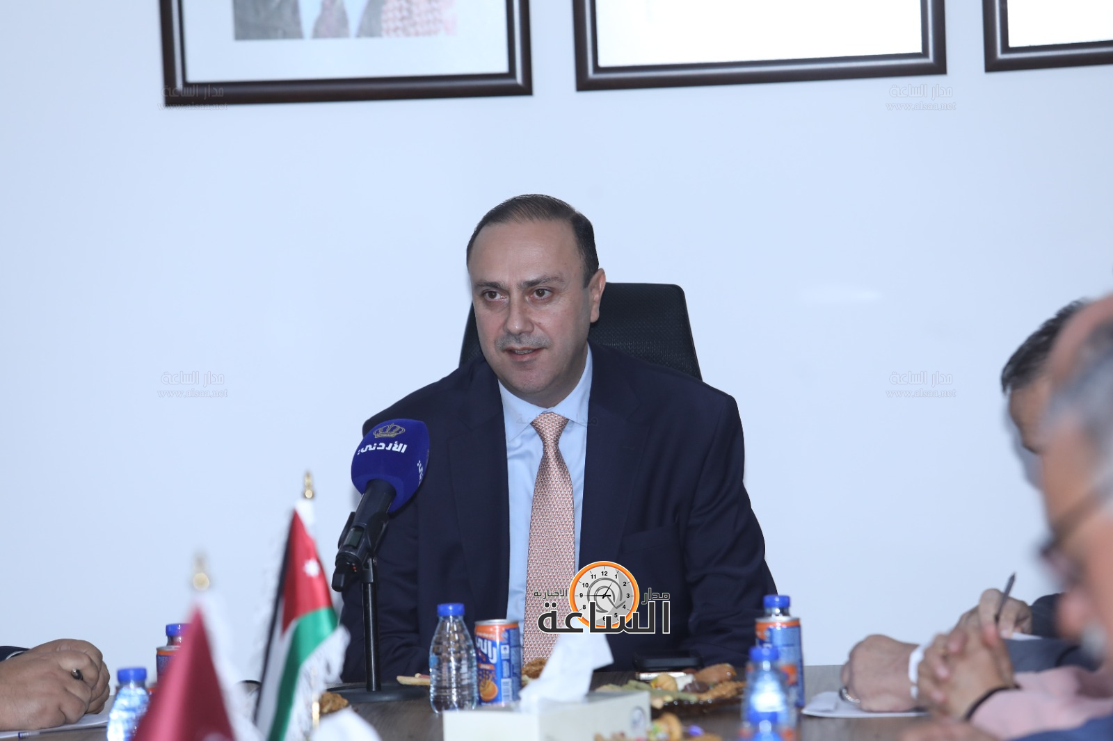 Madar Al-Saa Images 0.24556875728730176