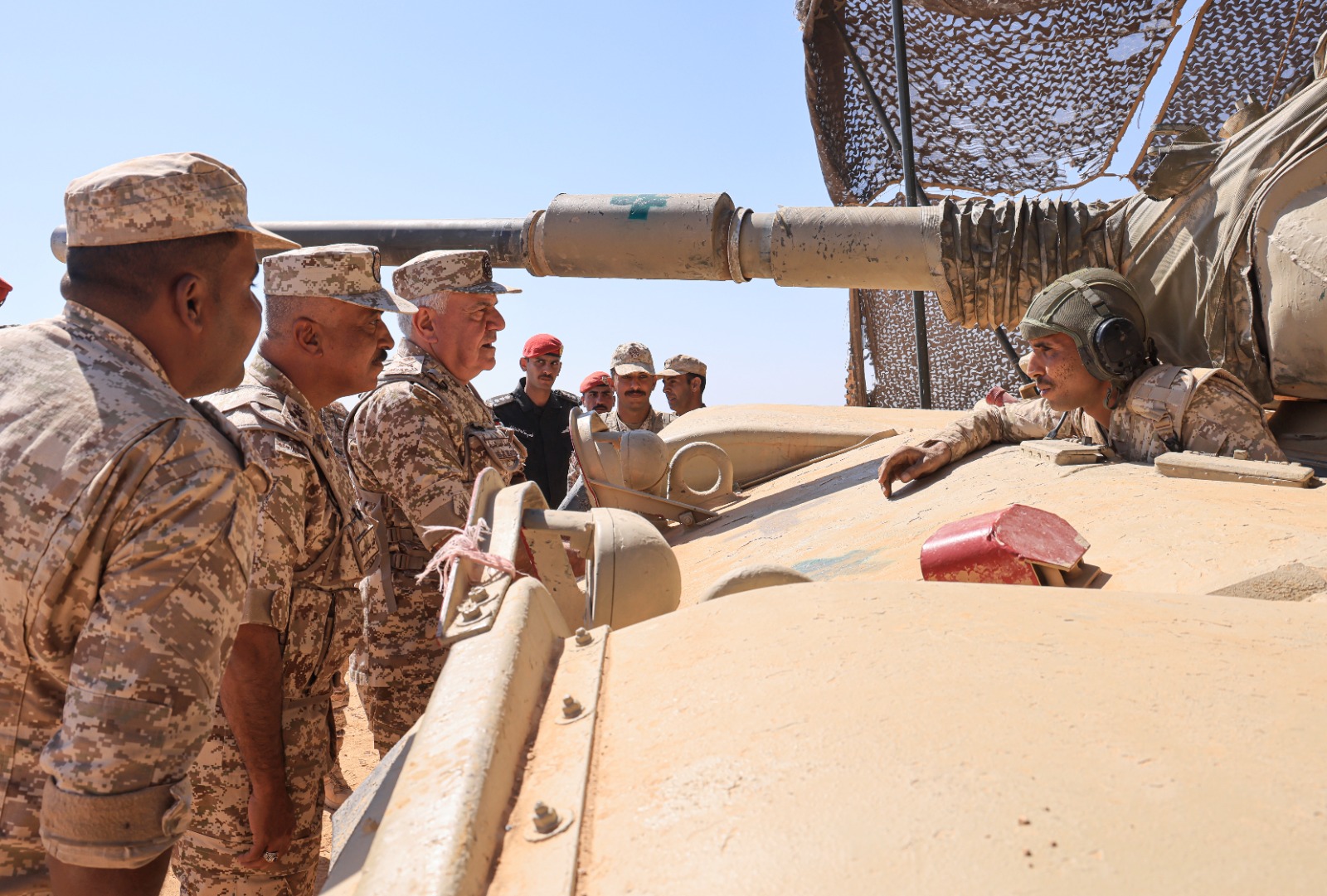 Madar Al-Saa Images 0.7725738221918295