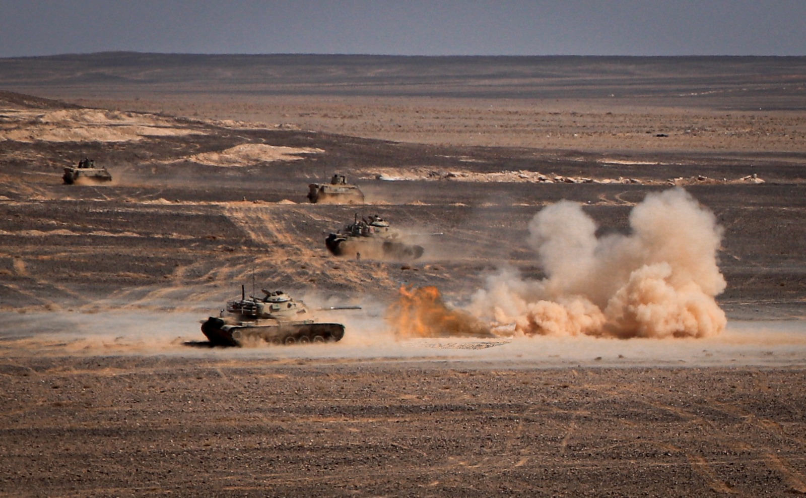 Madar Al-Saa Images 0.034438061368096795