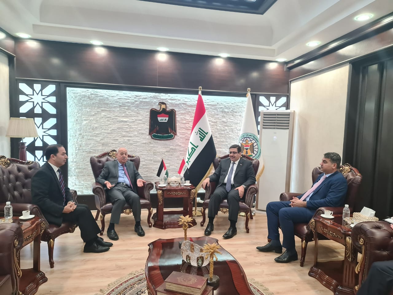 Madar Al-Saa Images 0.23515640897101675