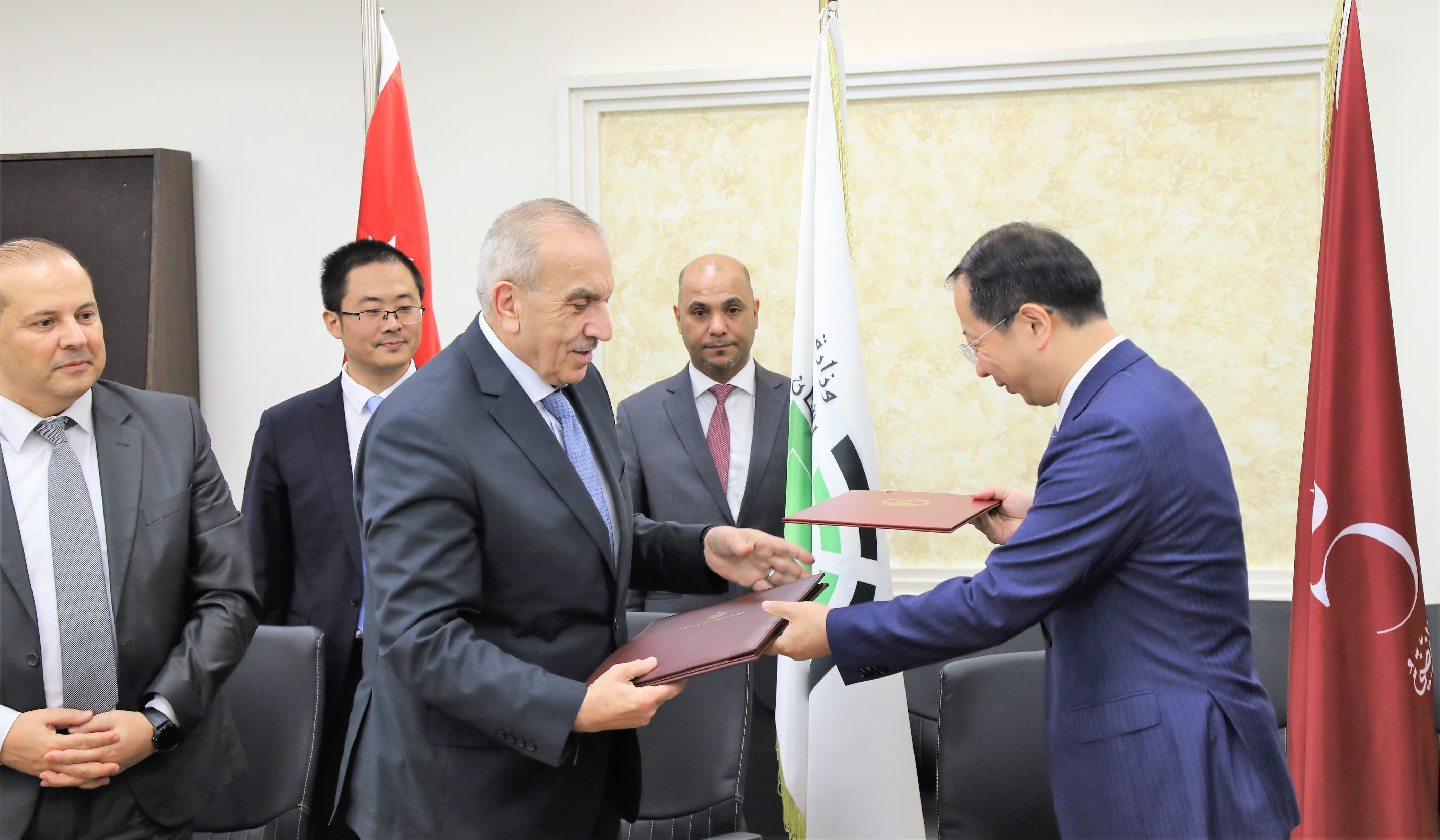 Madar Al-Saa Images 0.6218617874864858