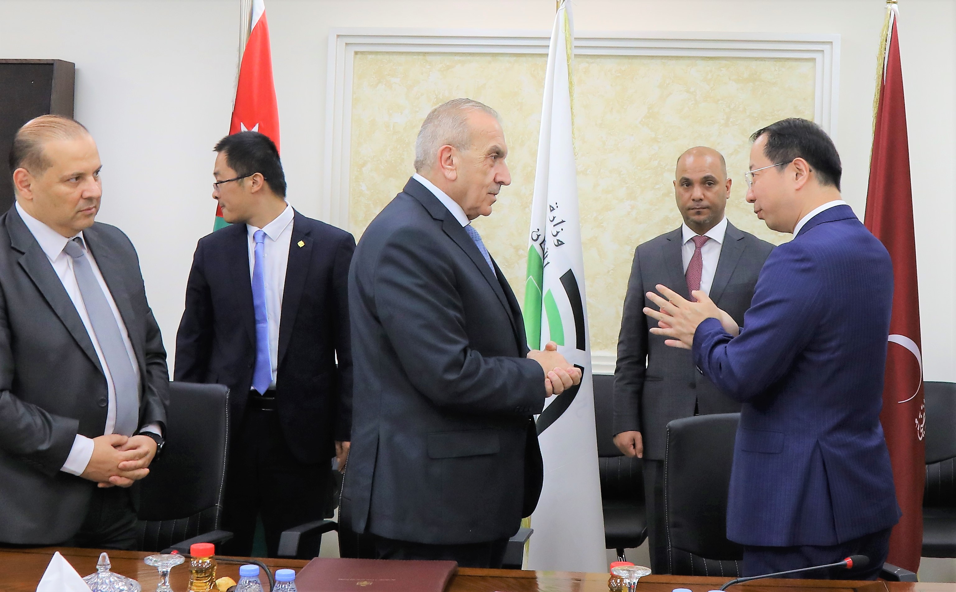 Madar Al-Saa Images 0.26090601567371685