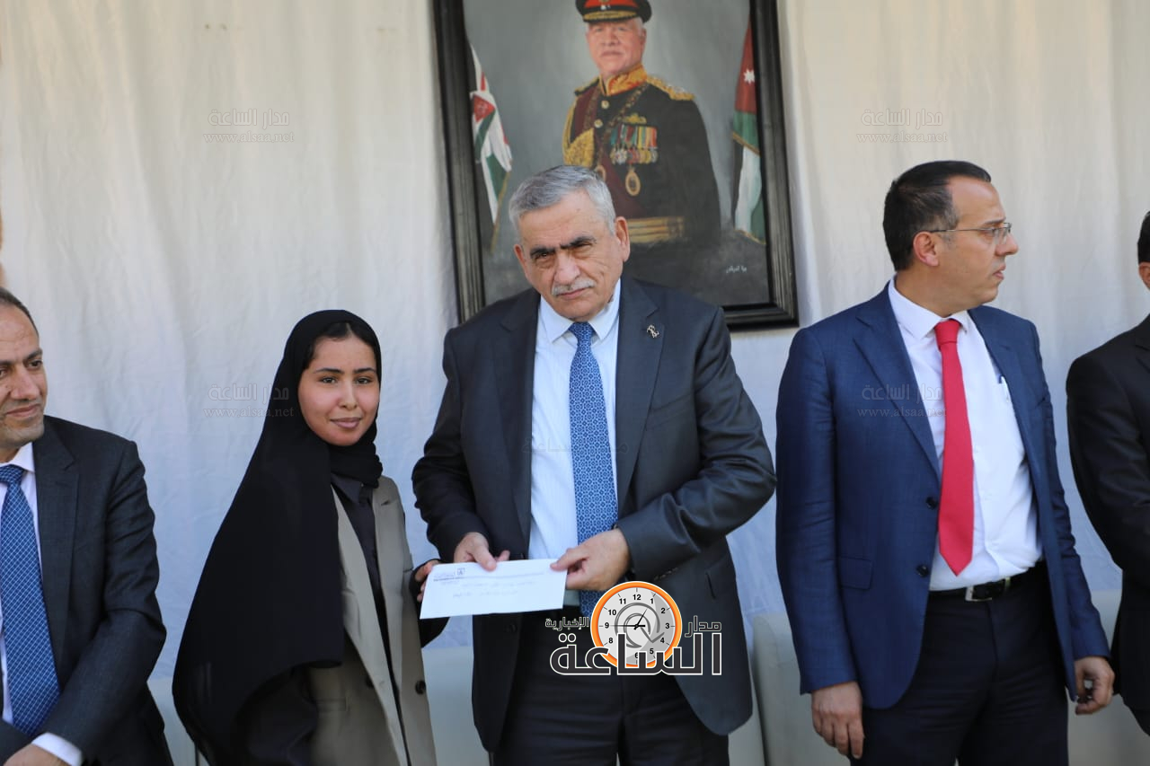 Madar Al-Saa Images 0.9587375578444948