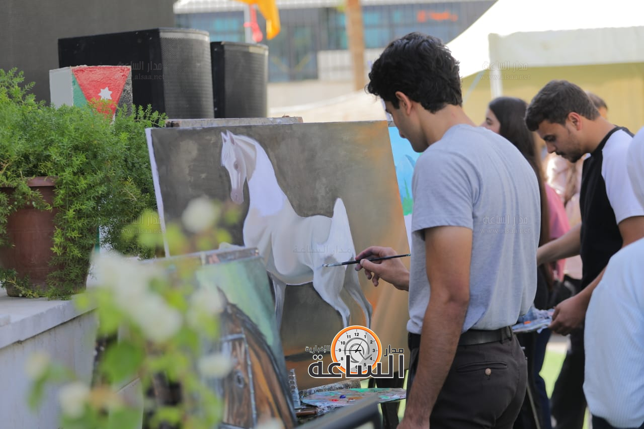 Madar Al-Saa Images 0.24997138907540561