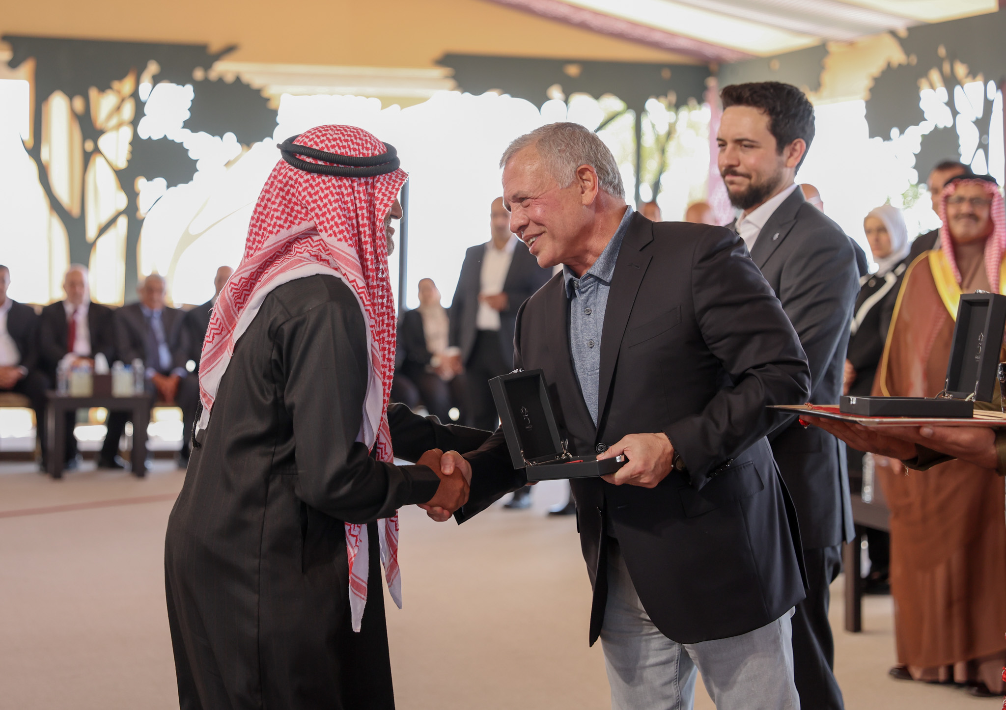 Madar Al-Saa Images 0.2372553391552854