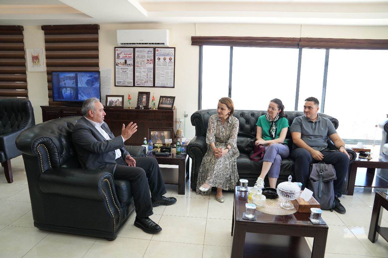 Madar Al-Saa Images 0.94048256581916