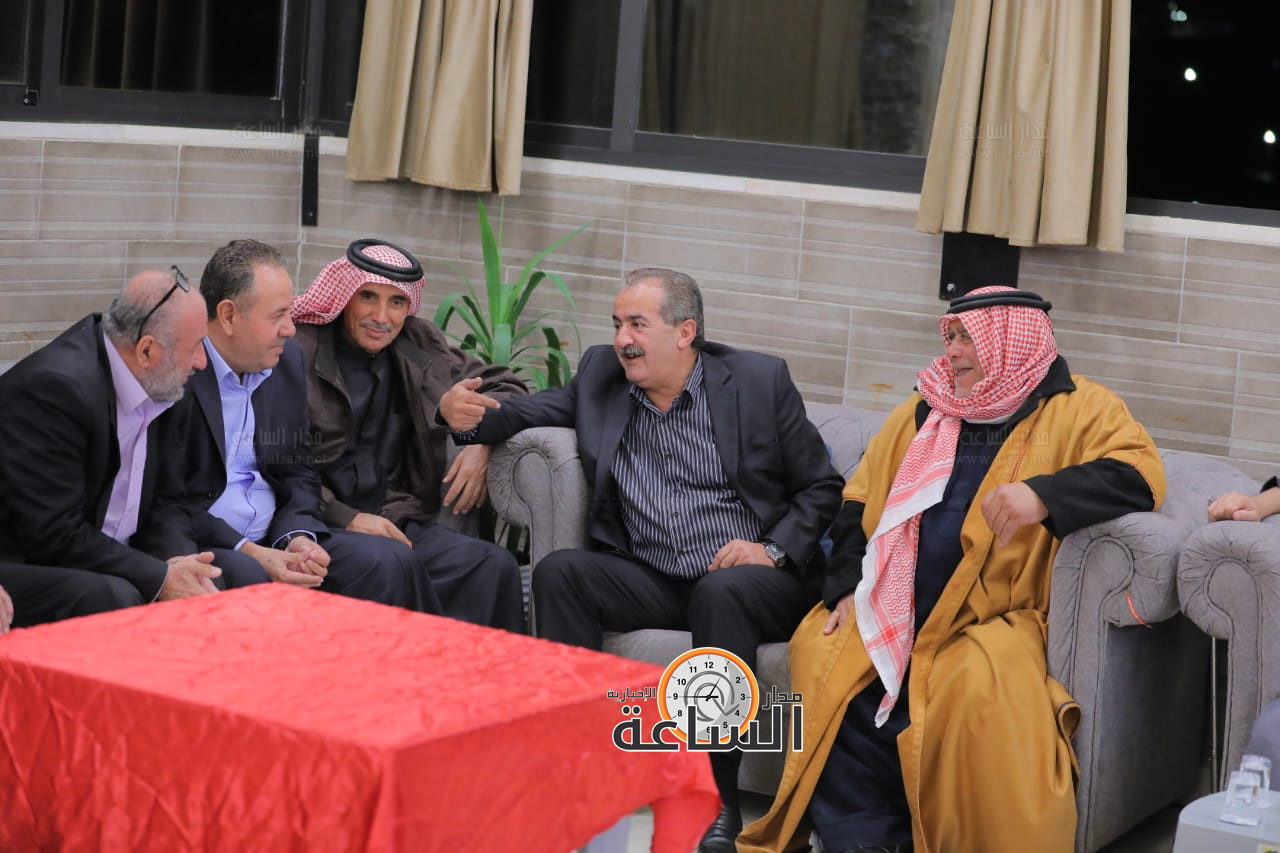 Madar Al-Saa Images 0.42312158437289416