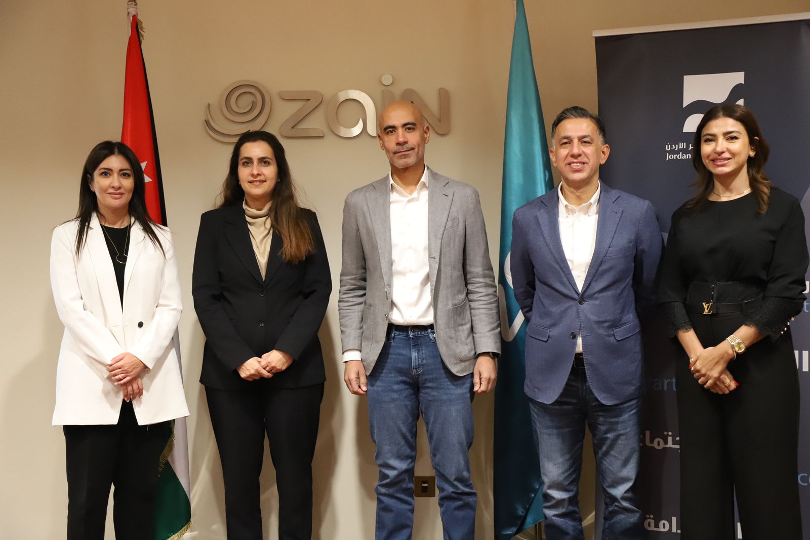 Madar Al-Saa Images 0.2324489451340006