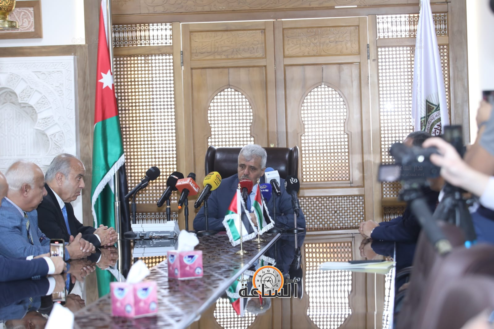 Madar Al-Saa Images 0.35933863905756436