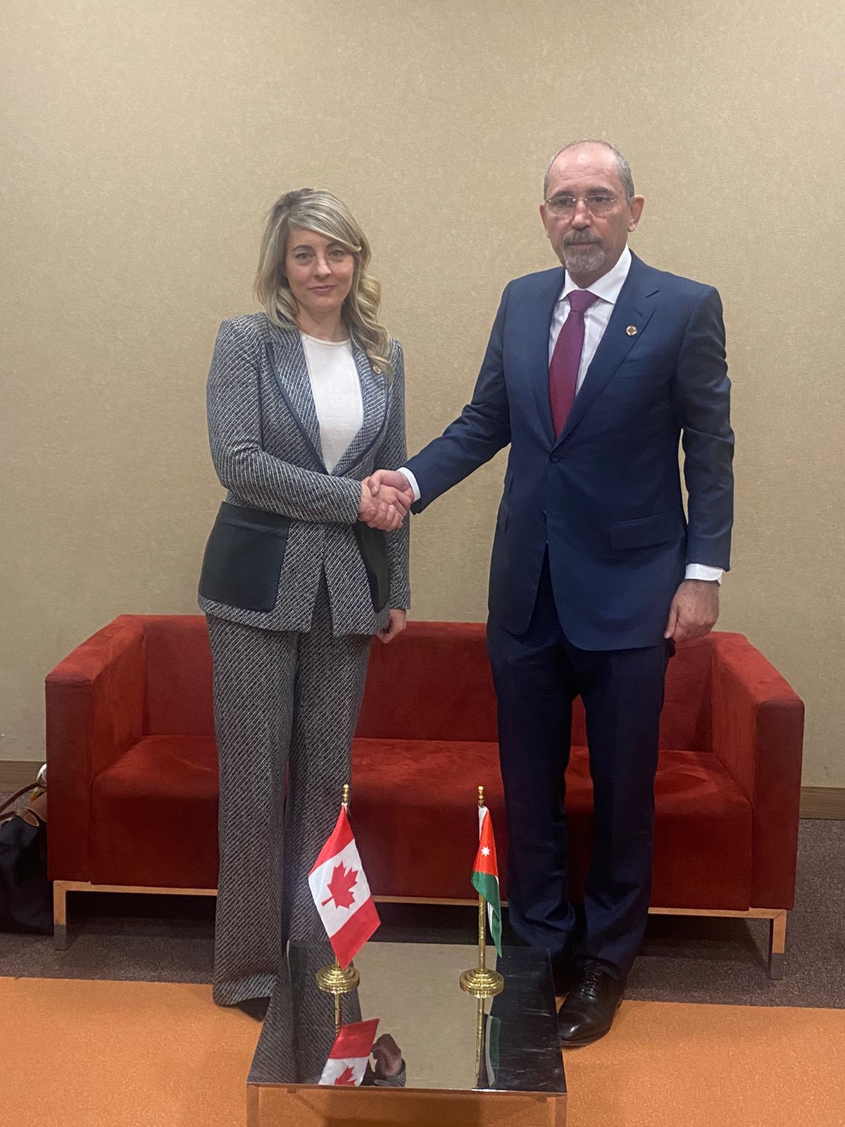 Madar Al-Saa Images 0.36795905065705625