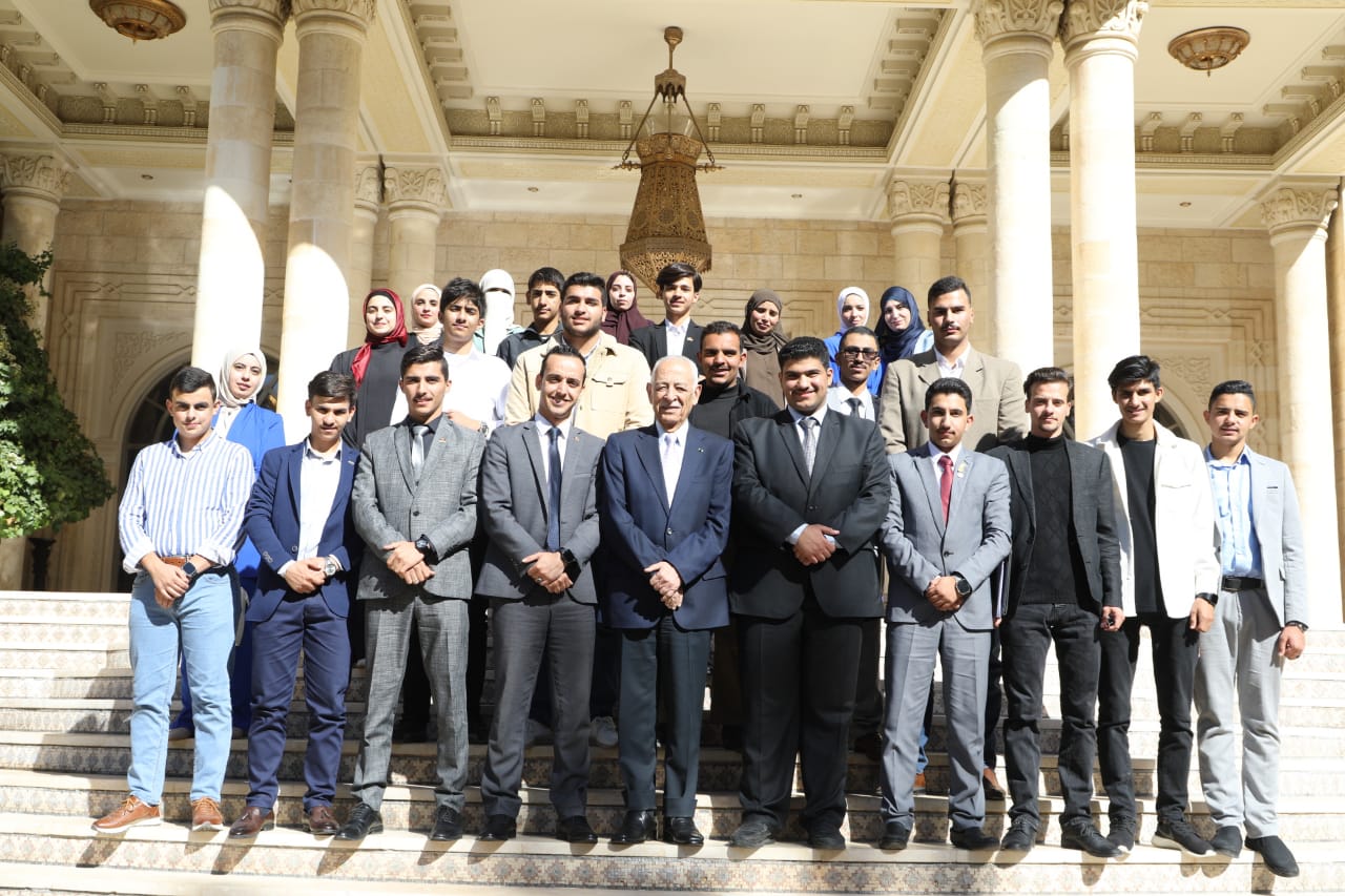 Madar Al-Saa Images 0.6743228636747733