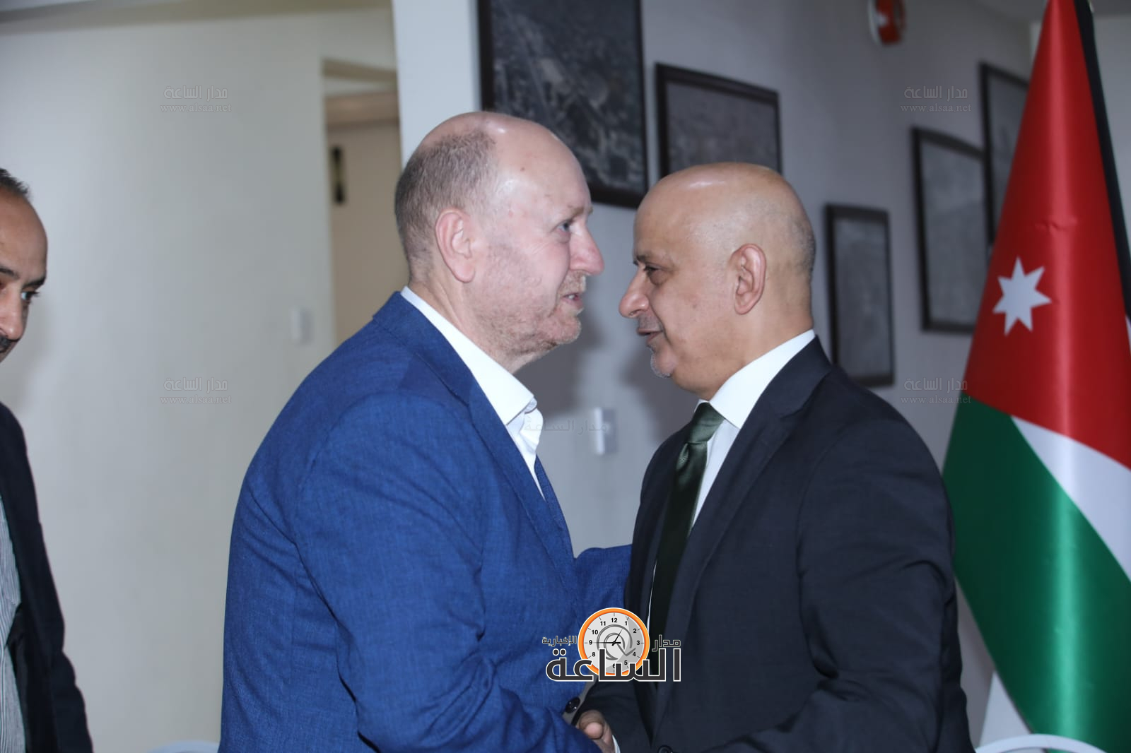 Madar Al-Saa Images 0.7139833445232271