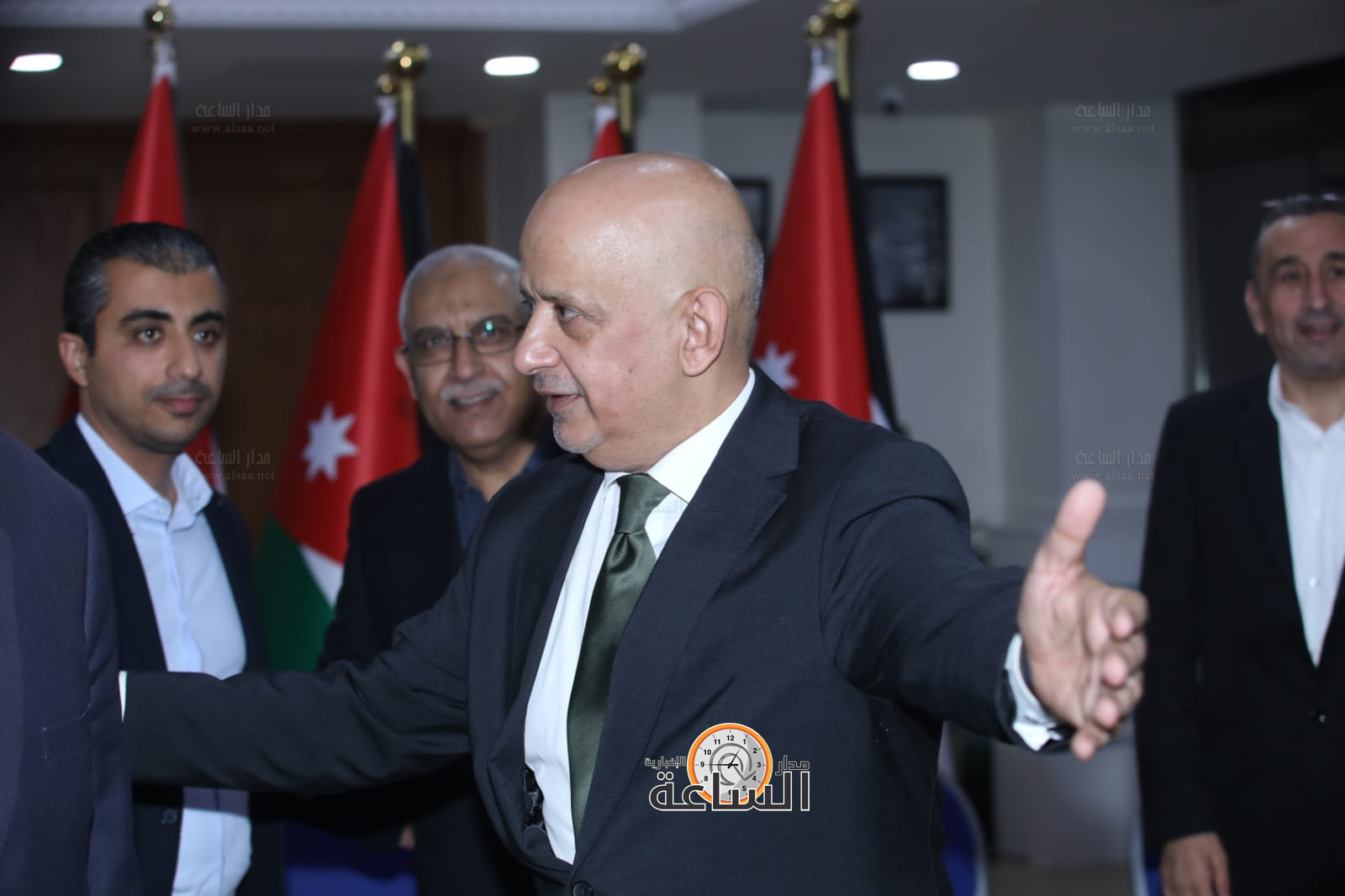 Madar Al-Saa Images 0.7408304161174704