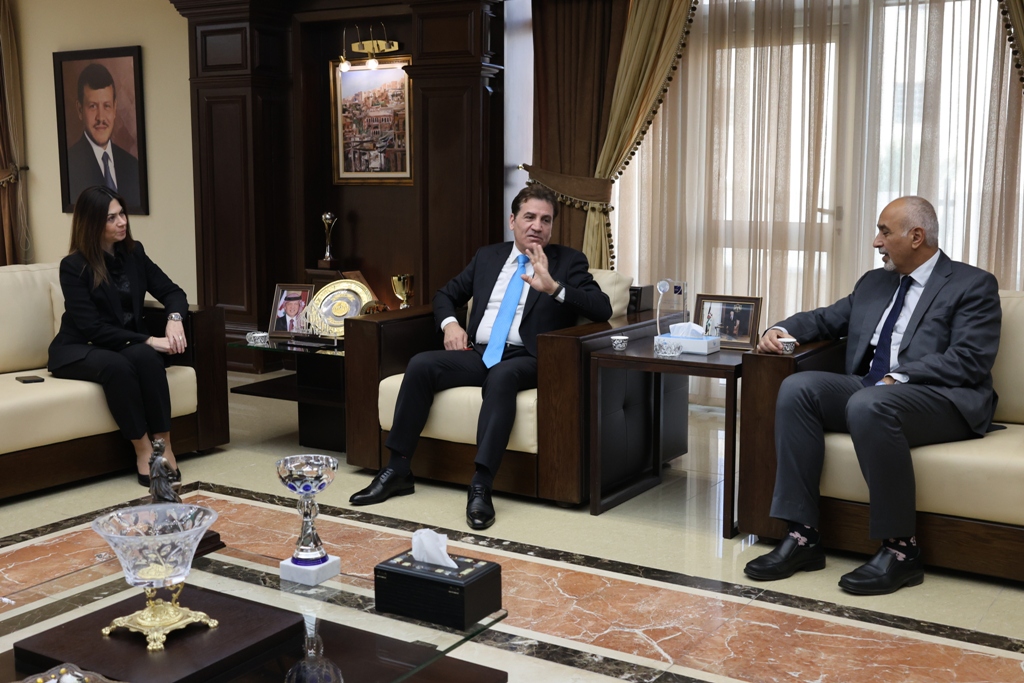 Madar Al-Saa Images 0.13405182232795232