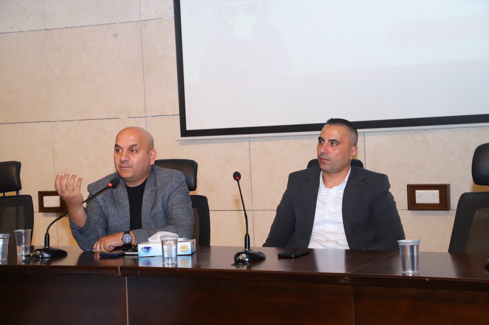 Madar Al-Saa Images 0.07747061948010381