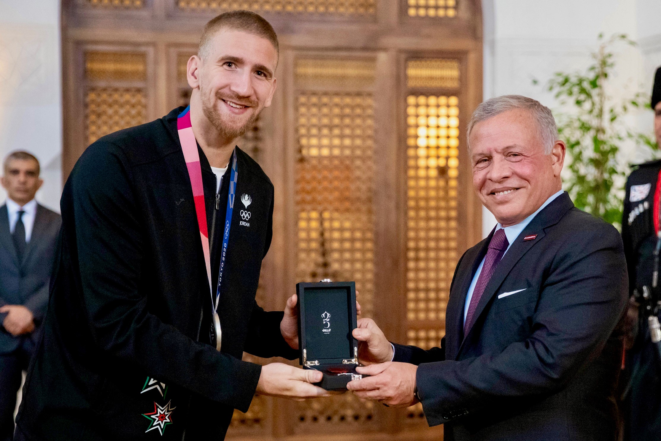 Madar Al-Saa Images 0.8855180648286227